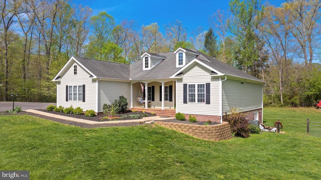 279 CARRIAGE LANE