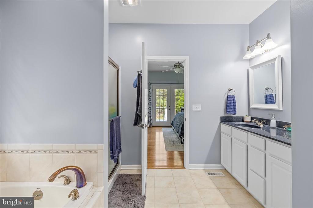 279 CARRIAGE LANE