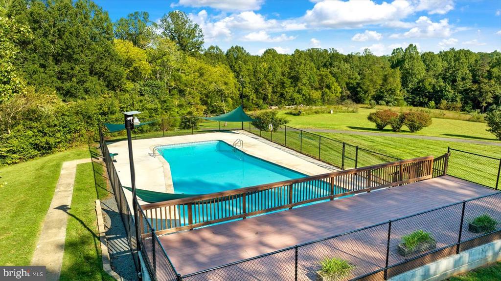279 CARRIAGE LANE