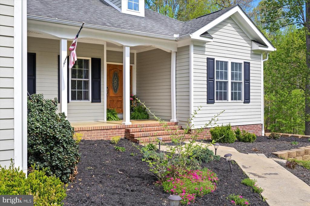 279 CARRIAGE LANE