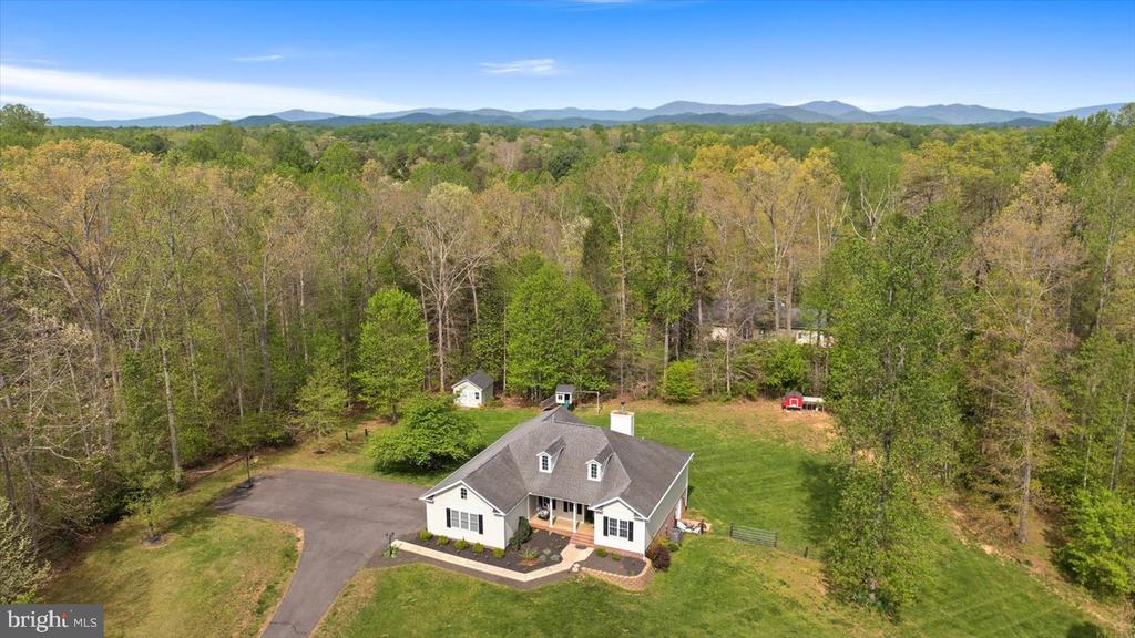 279 CARRIAGE LANE