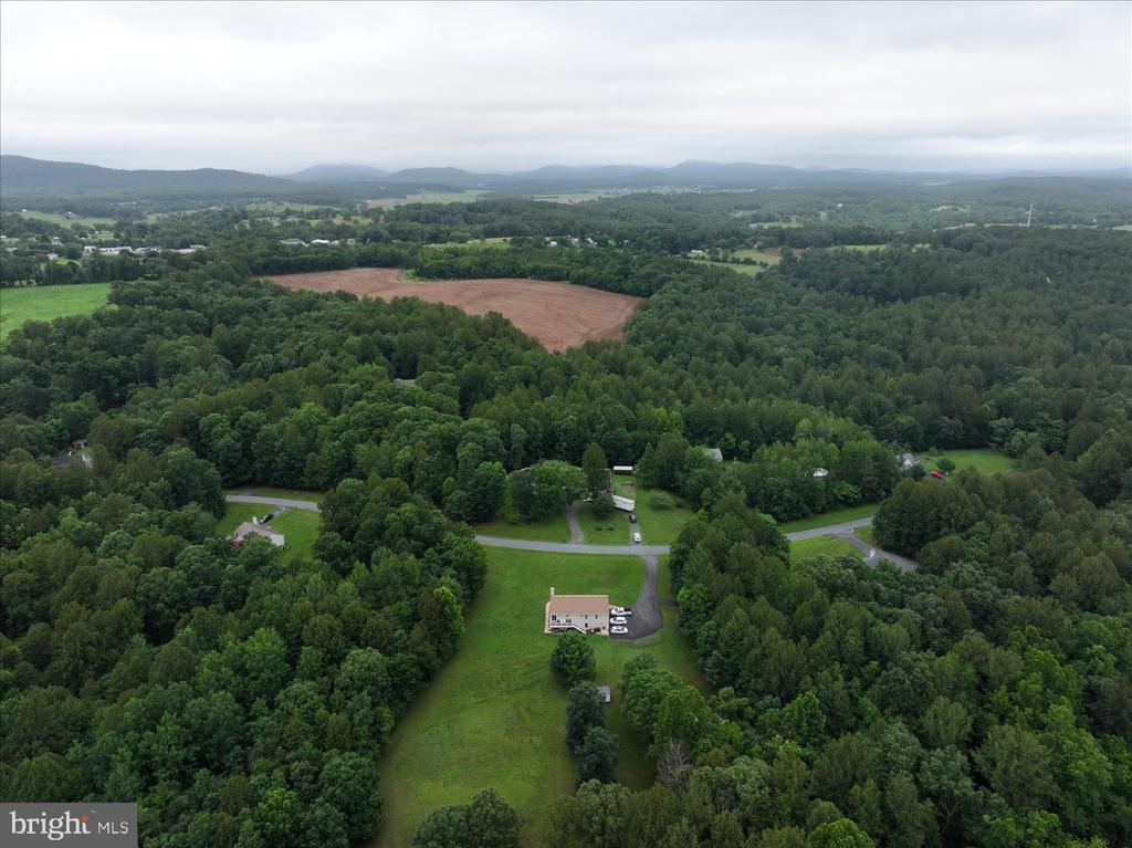 319 FOX HUNTERS LANE