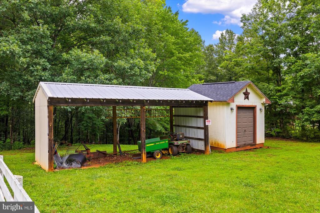 319 FOX HUNTERS LANE