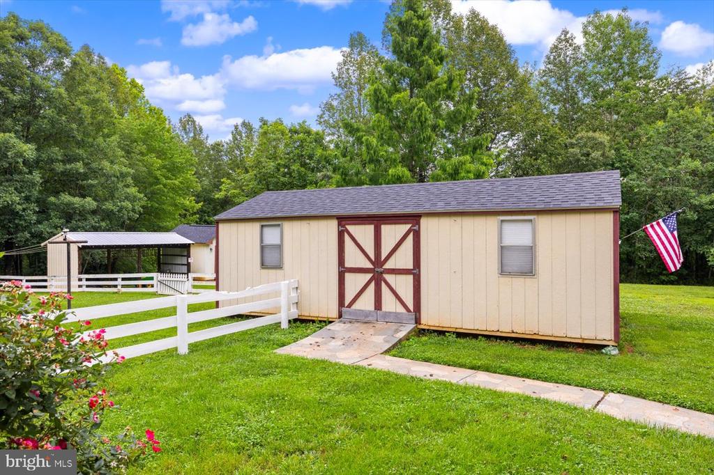 319 FOX HUNTERS LANE
