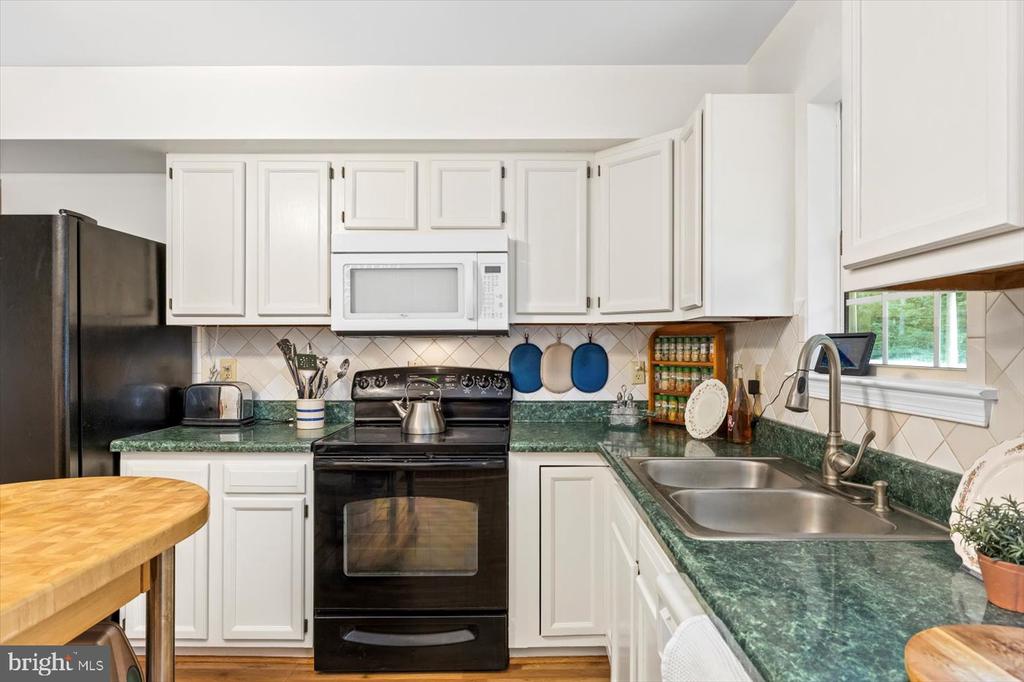 319 FOX HUNTERS LANE