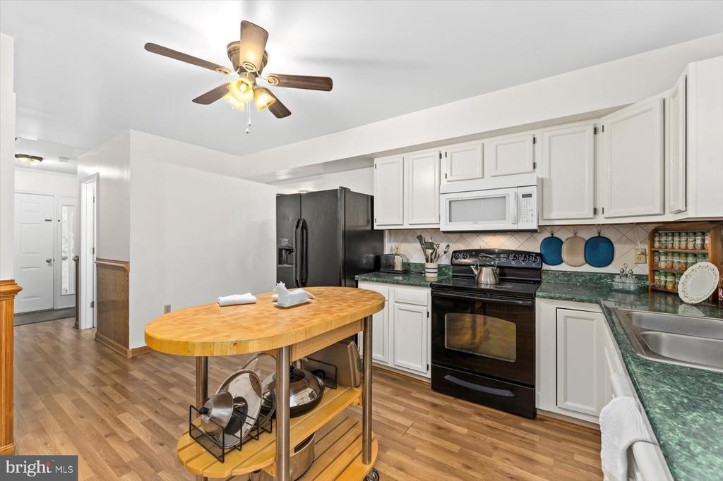 319 FOX HUNTERS LANE