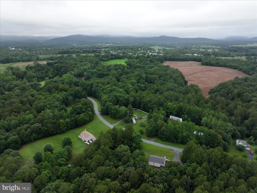 319 FOX HUNTERS LANE