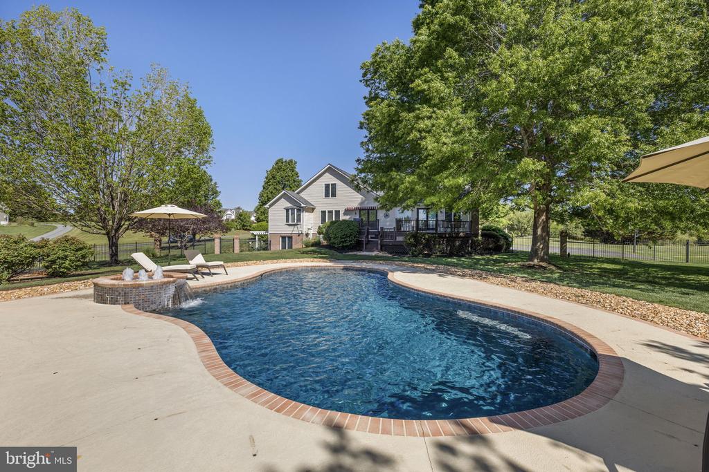 64 ROLLING GREEN LANE