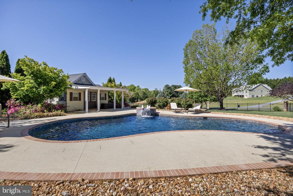 64 ROLLING GREEN LANE