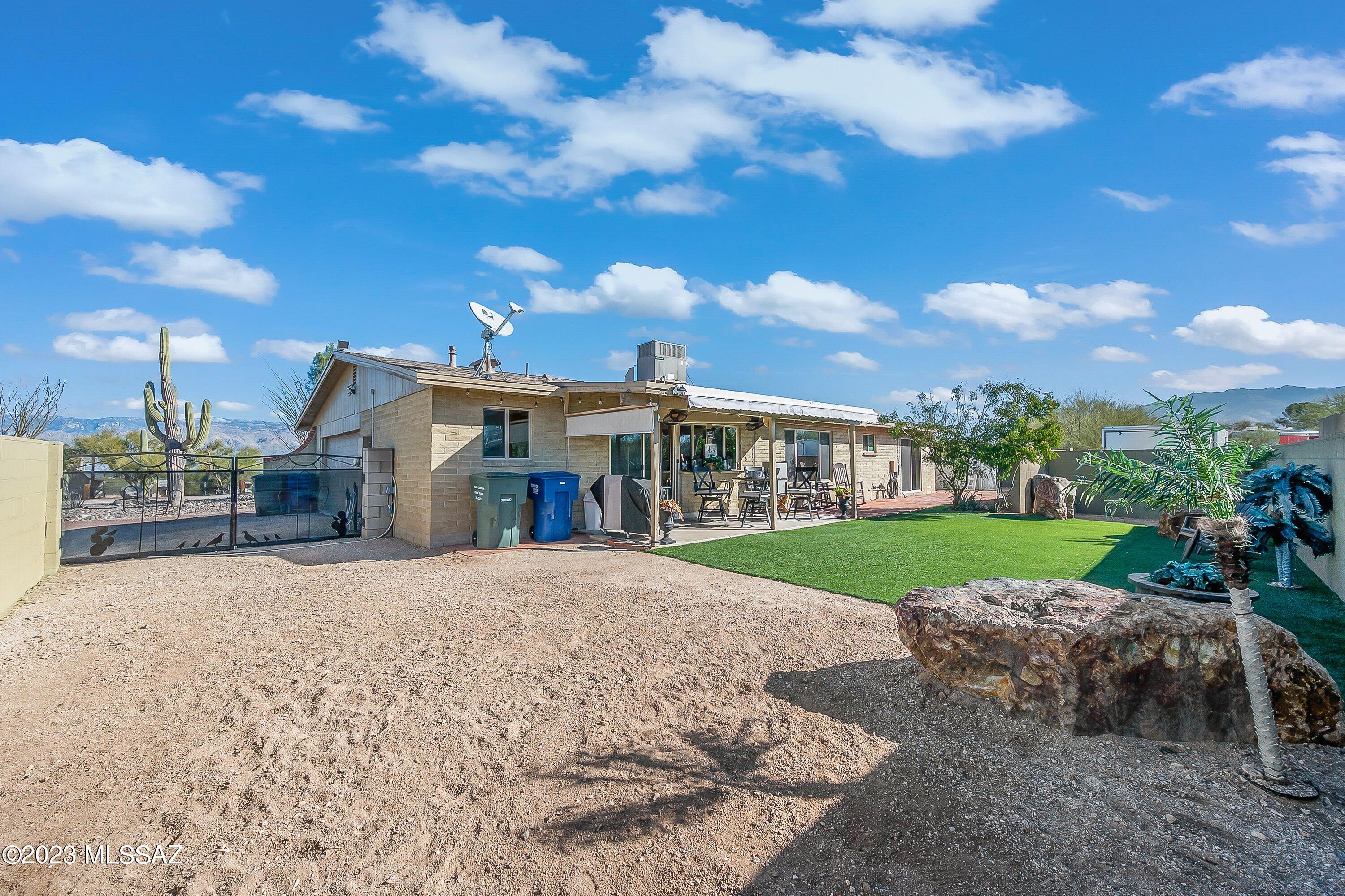 10302 E Calle Del Este
