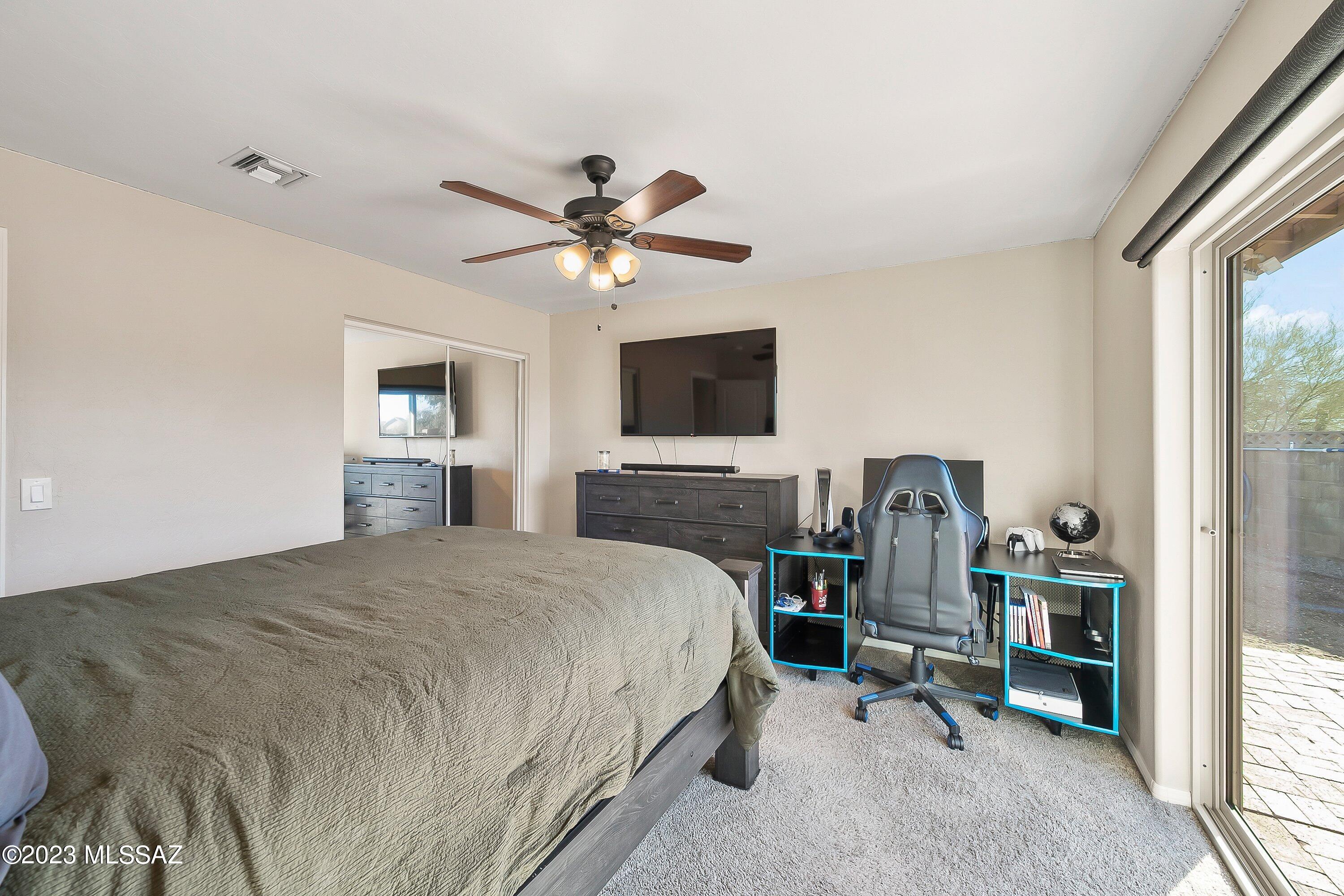 10302 E Calle Del Este