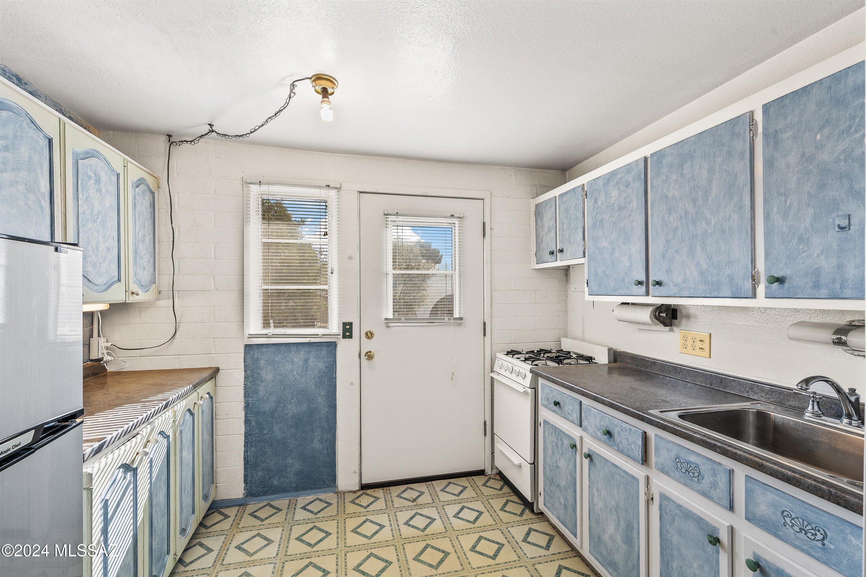 329 S Paseo Tierra