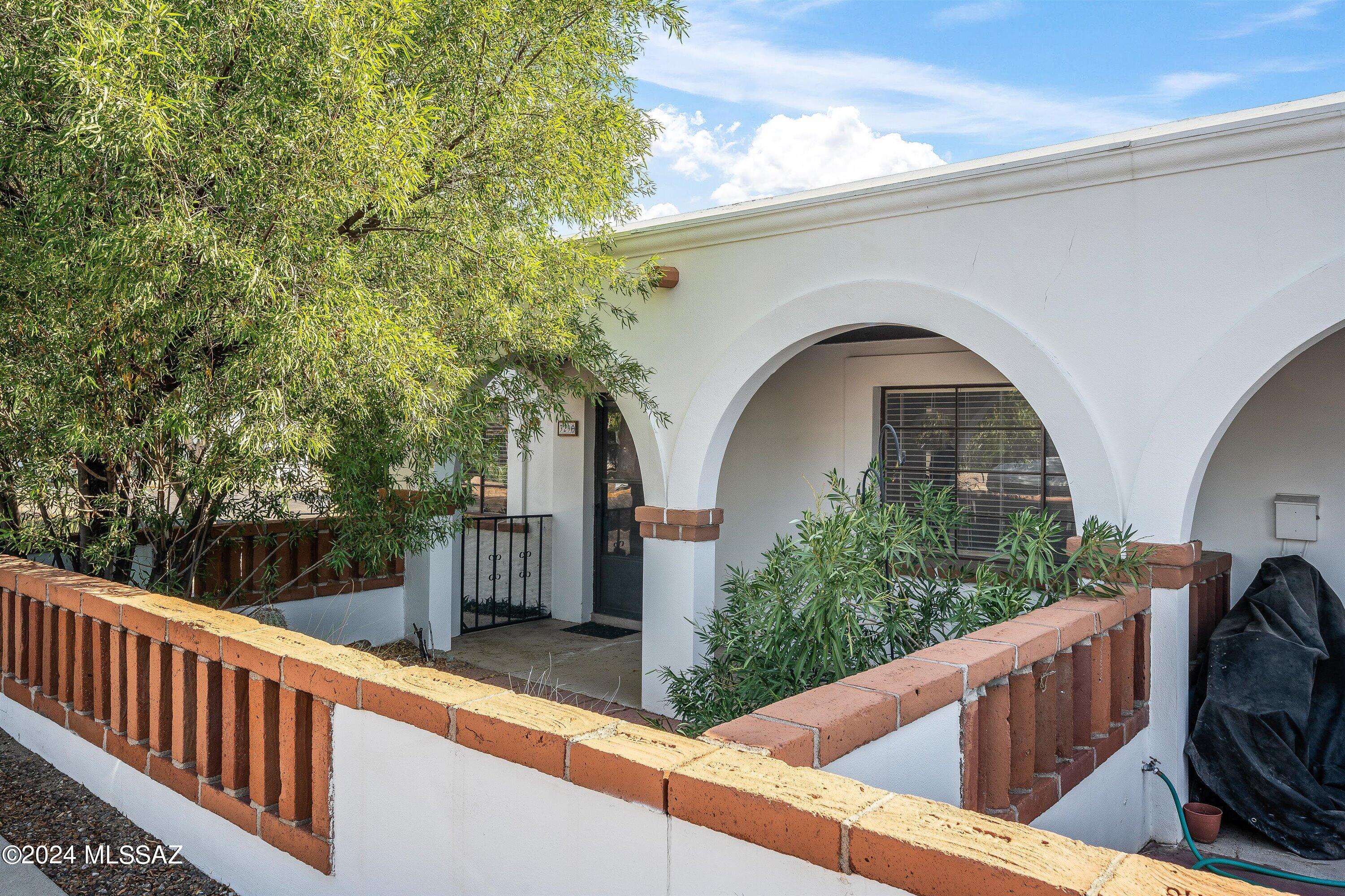 329 S Paseo Tierra