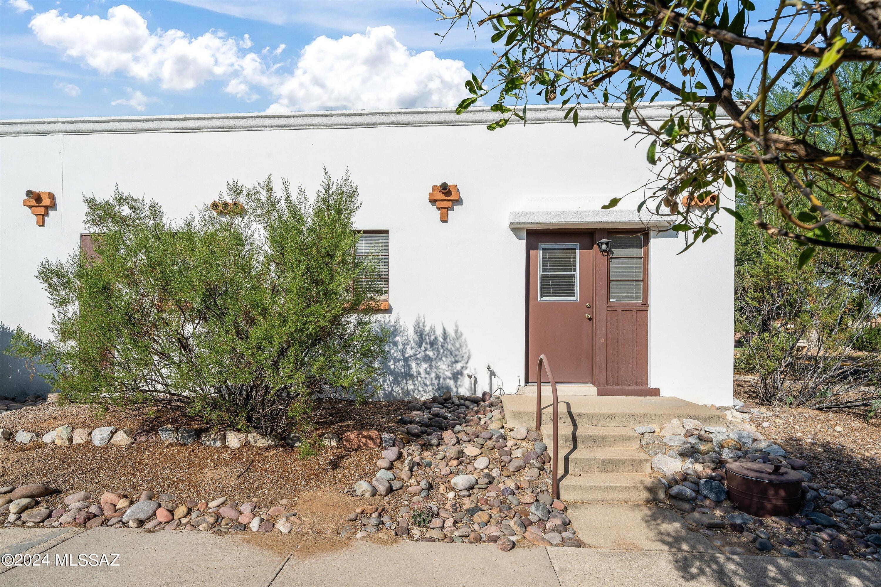 329 S Paseo Tierra