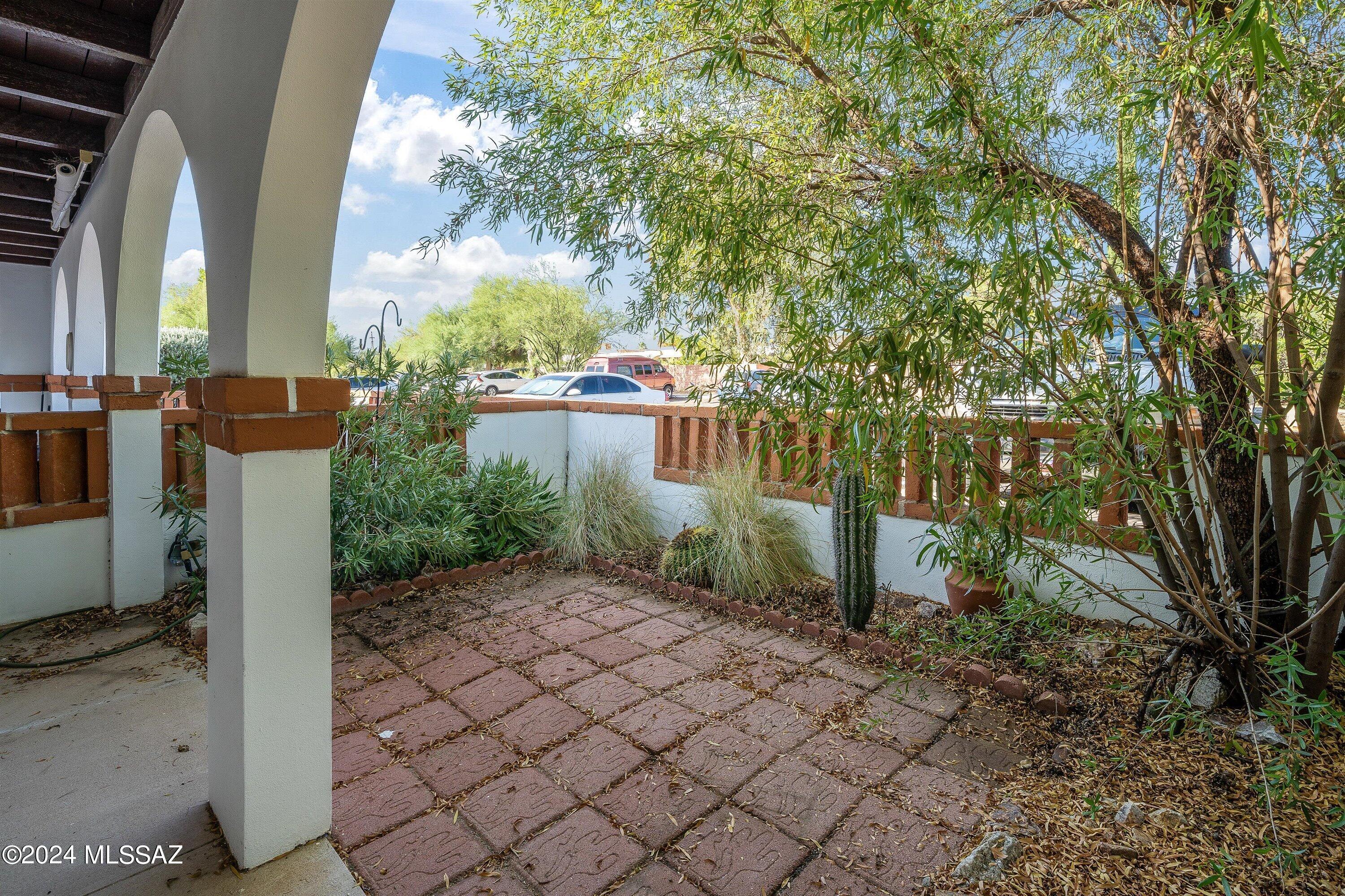 329 S Paseo Tierra