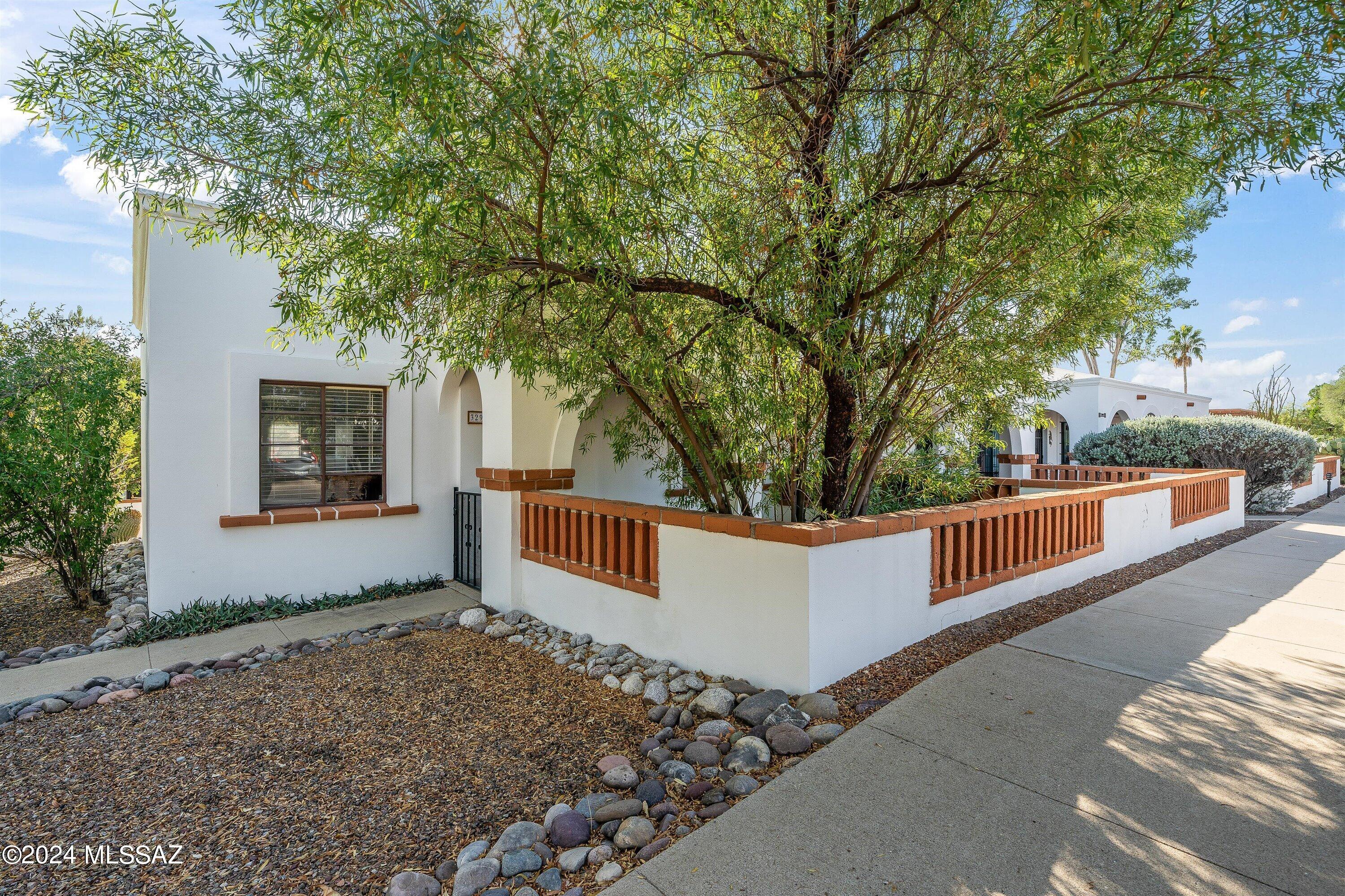 329 S Paseo Tierra