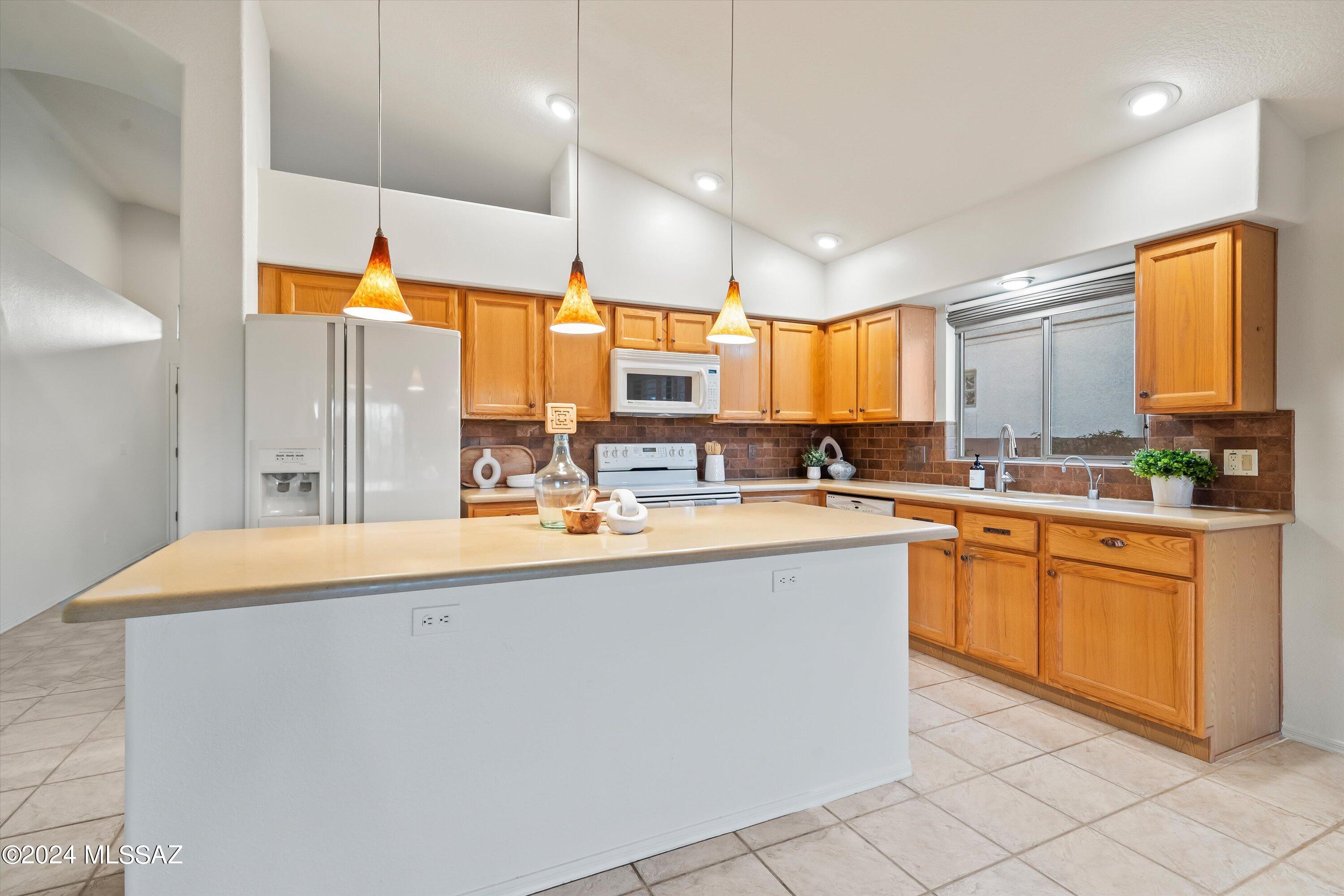 1527 W Sand Pebble Drive