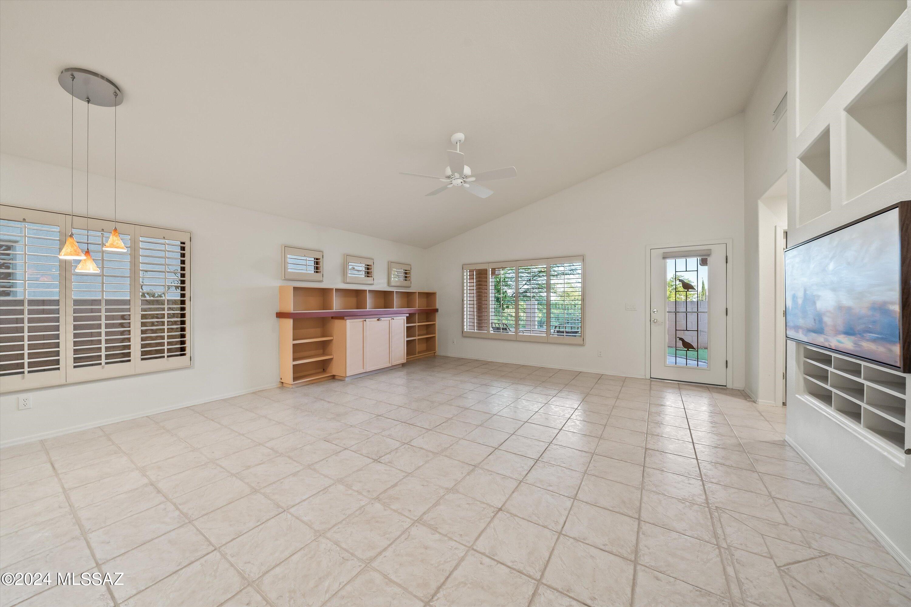 1527 W Sand Pebble Drive