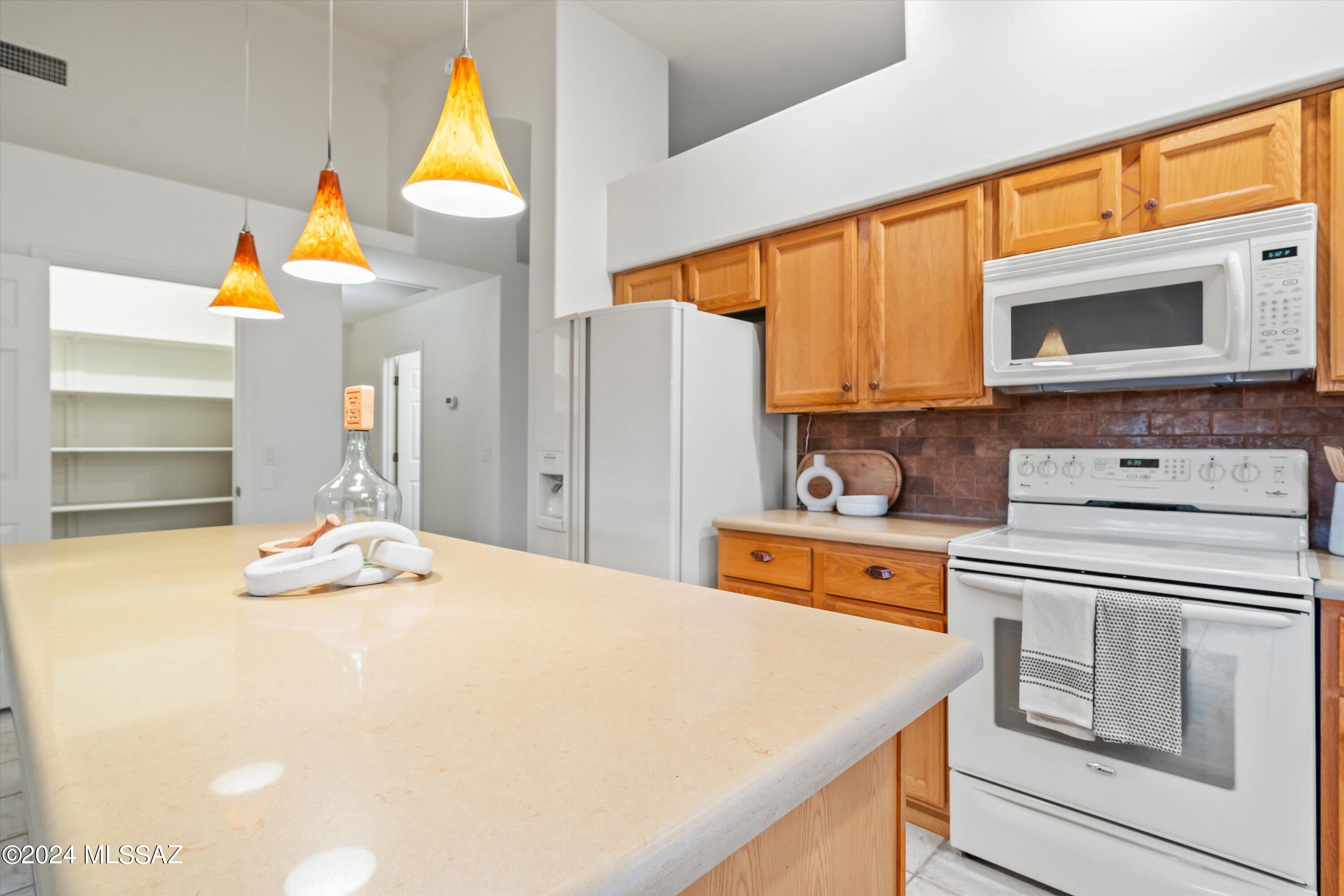 1527 W Sand Pebble Drive