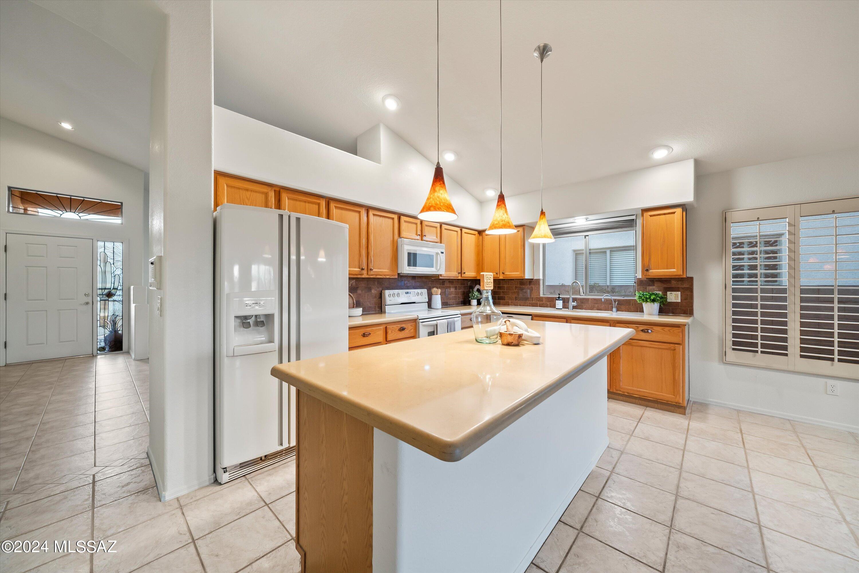 1527 W Sand Pebble Drive