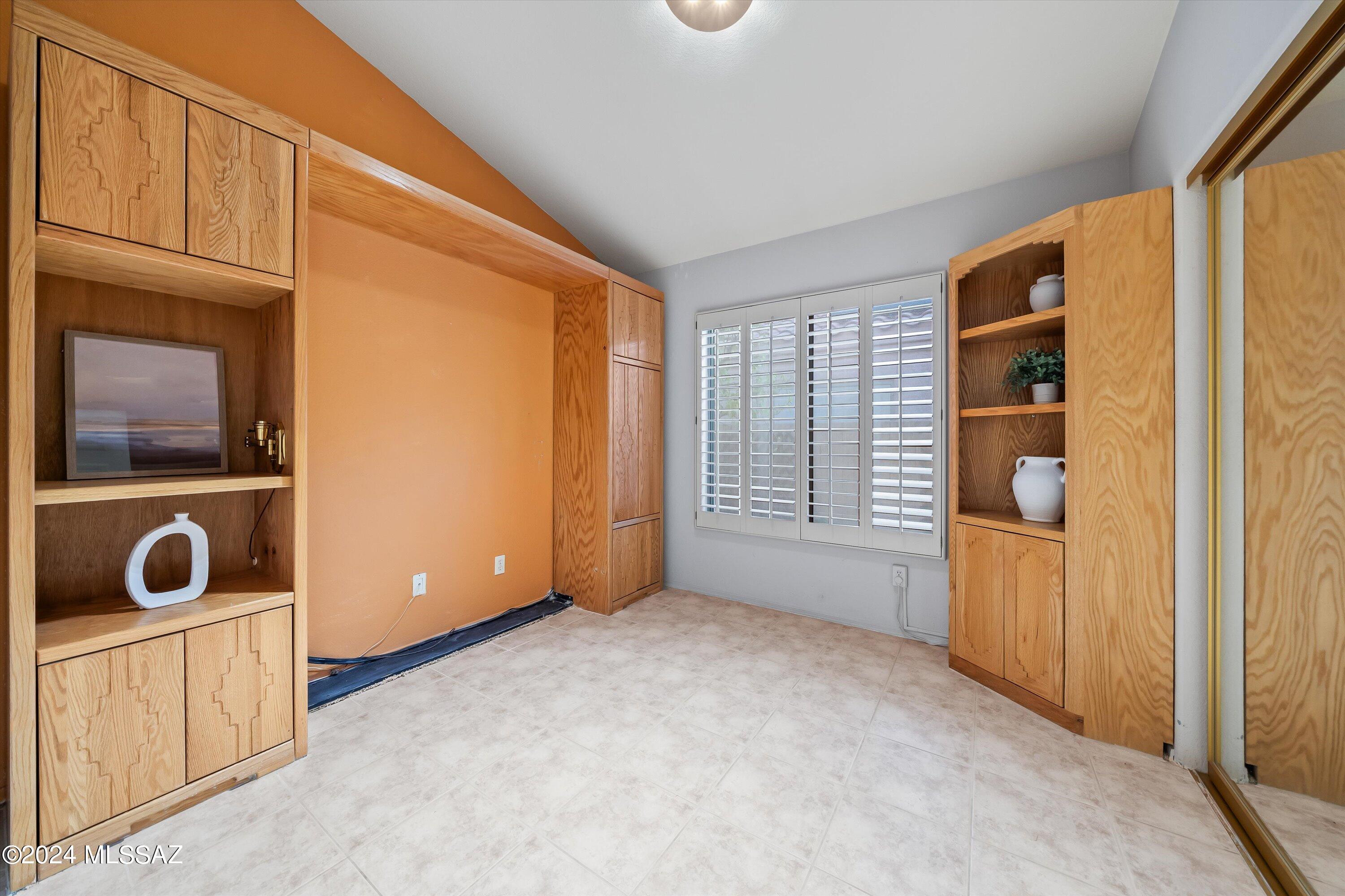 1527 W Sand Pebble Drive