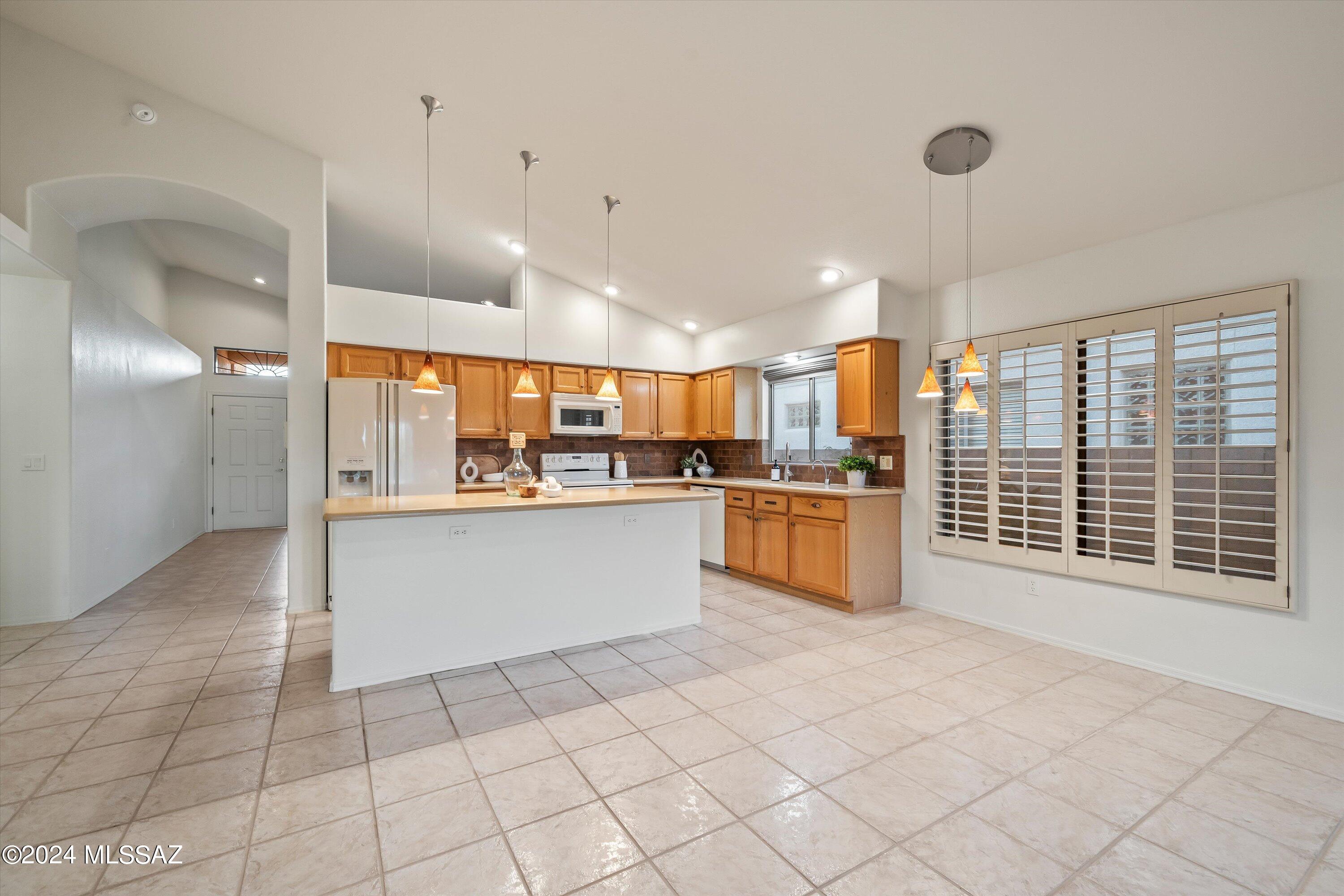 1527 W Sand Pebble Drive