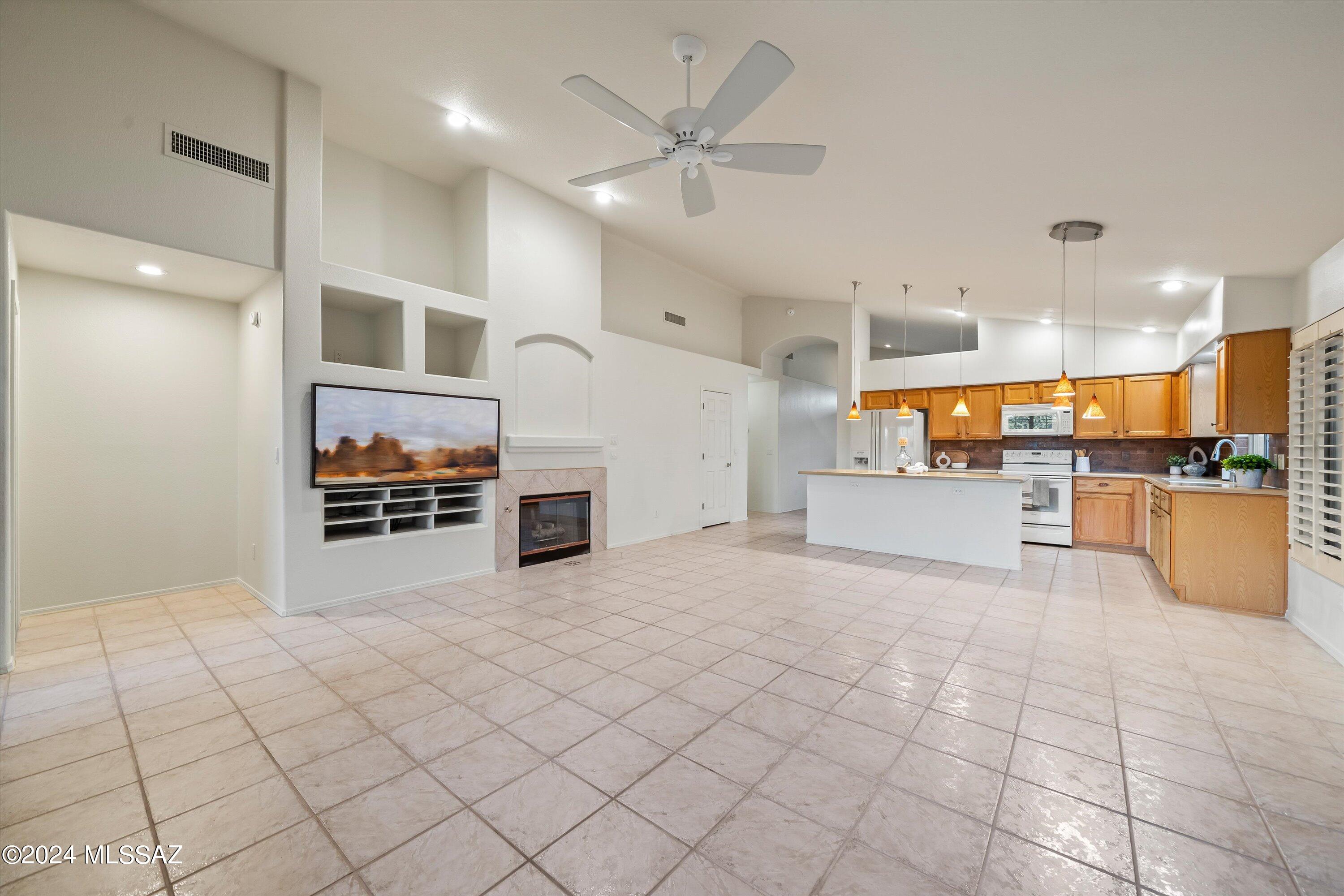 1527 W Sand Pebble Drive