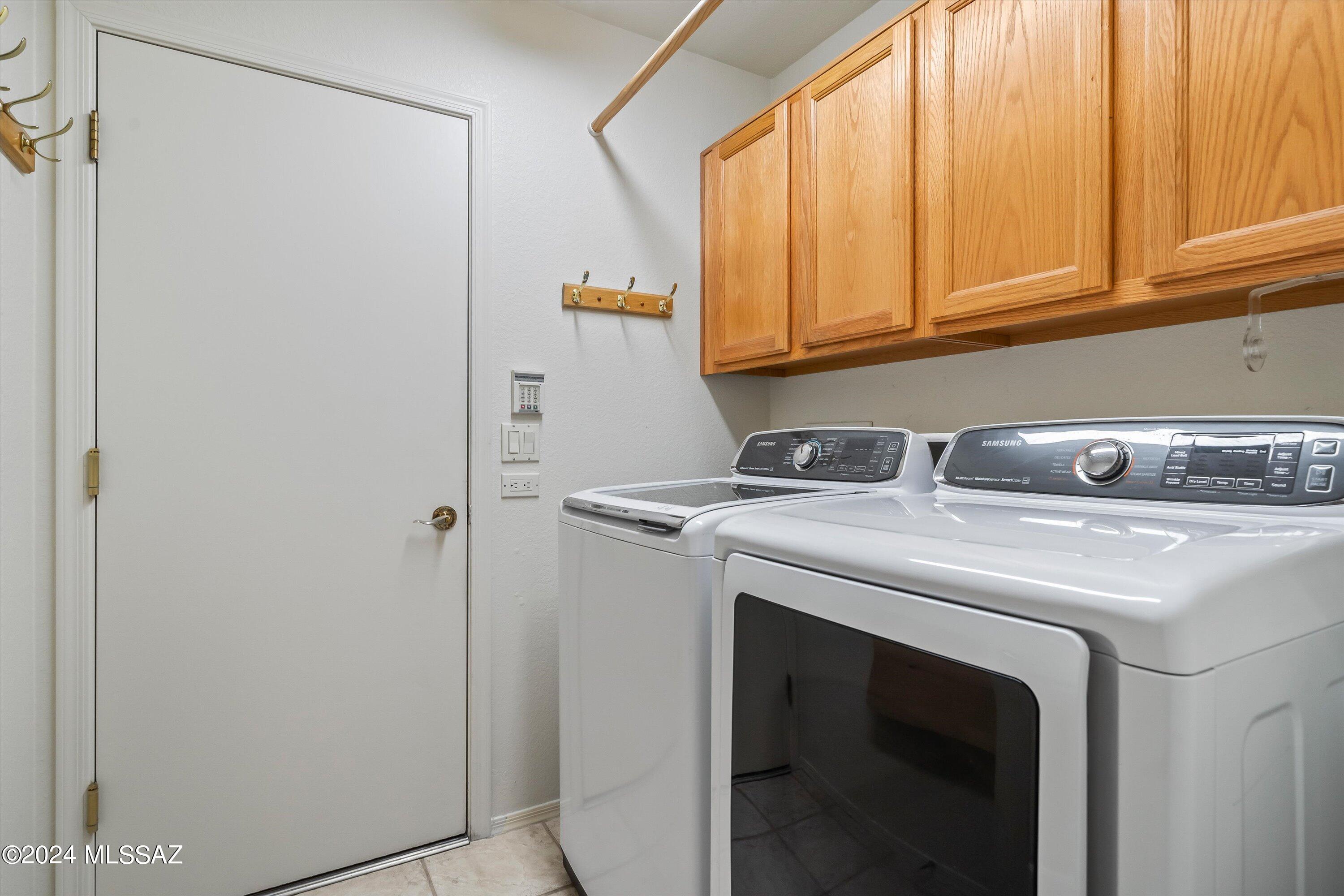 1527 W Sand Pebble Drive