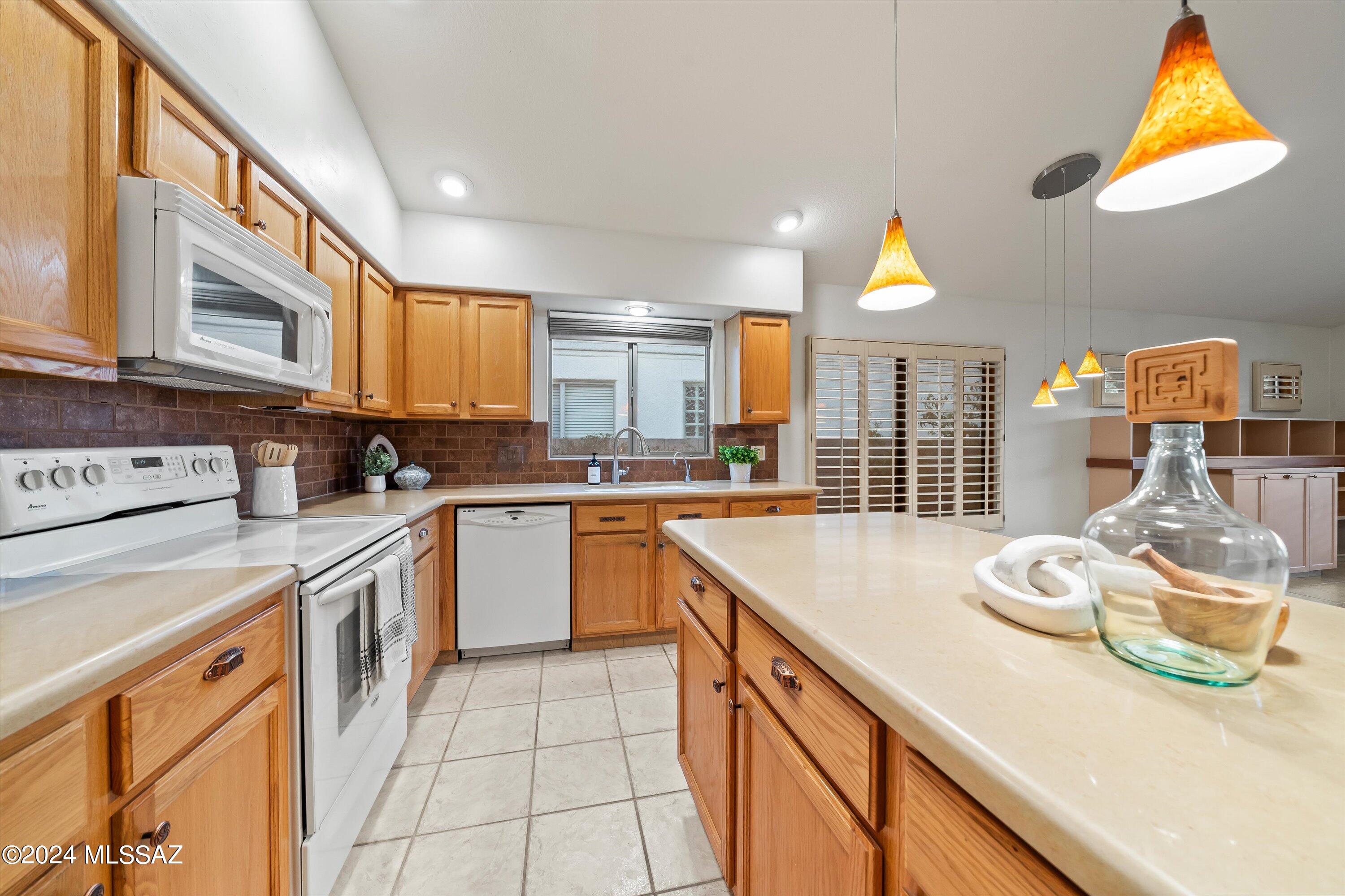 1527 W Sand Pebble Drive