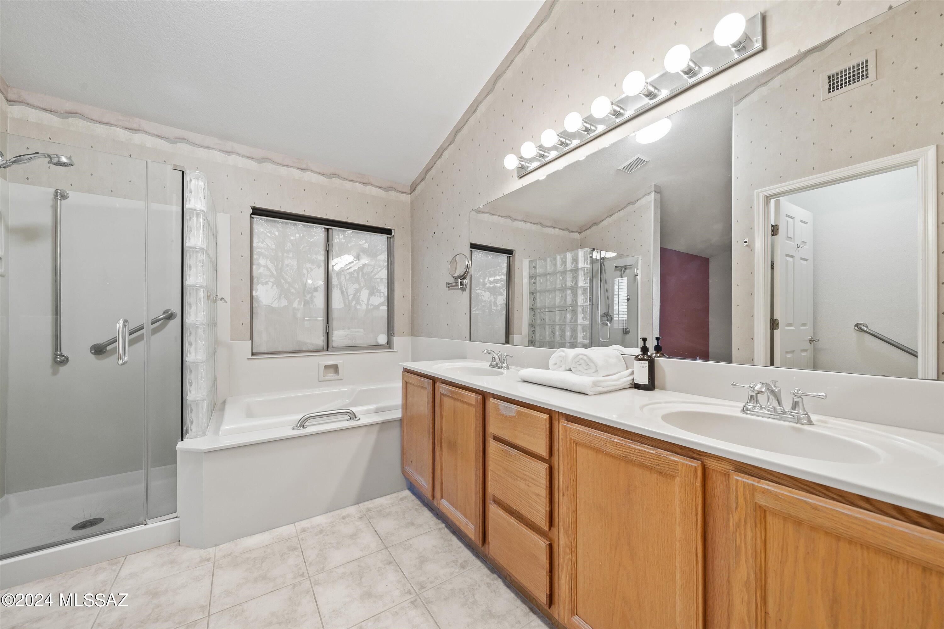 1527 W Sand Pebble Drive