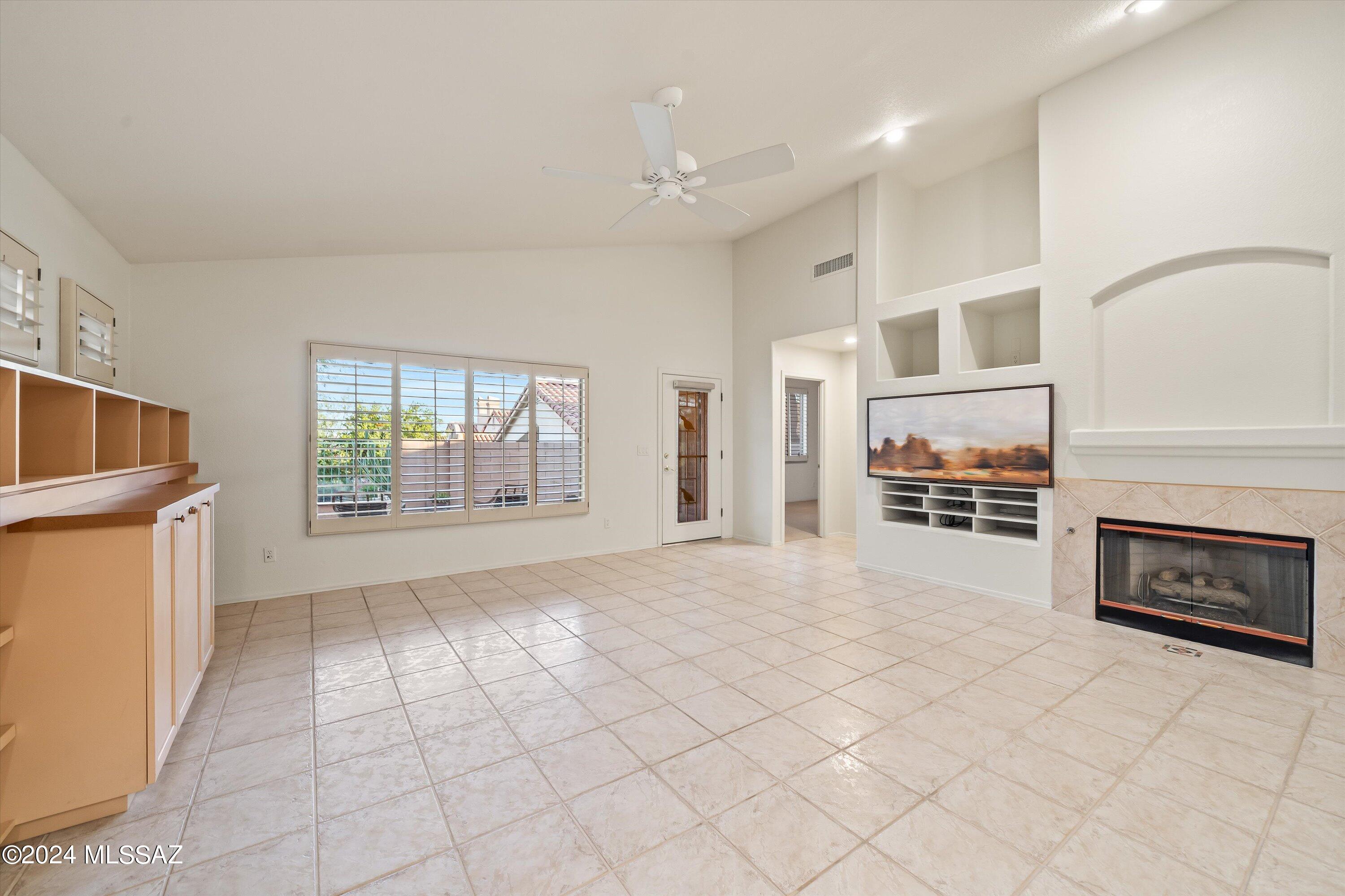 1527 W Sand Pebble Drive