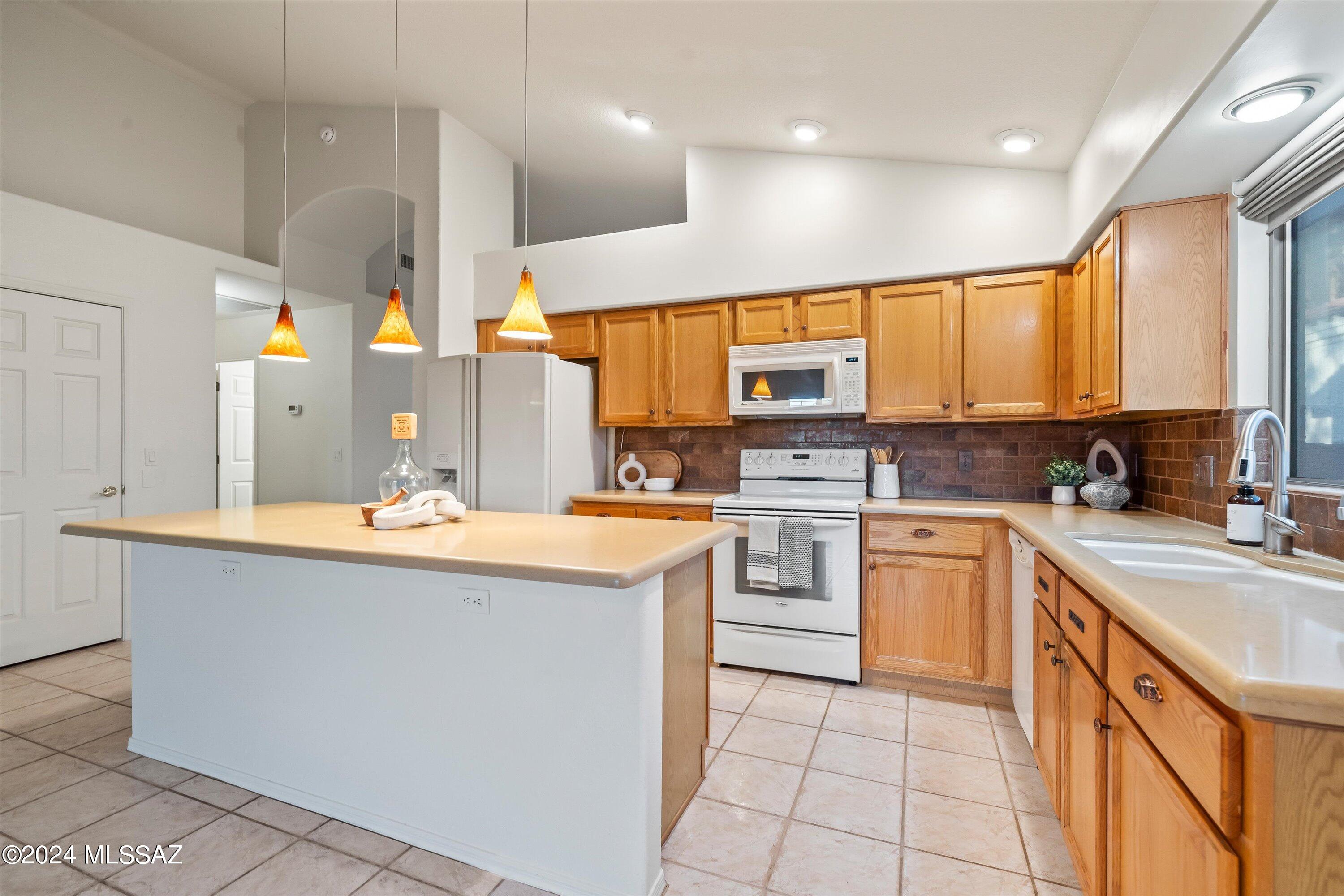 1527 W Sand Pebble Drive