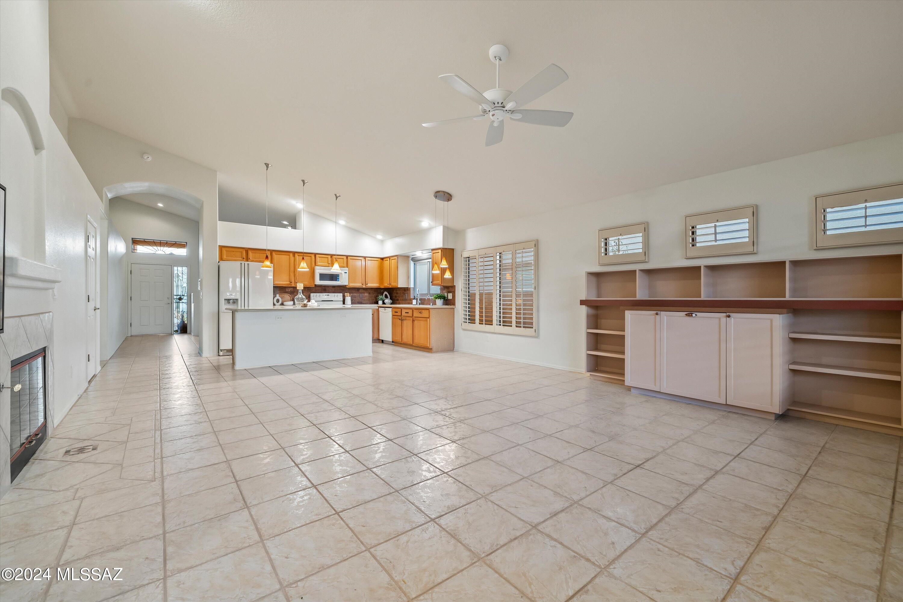 1527 W Sand Pebble Drive