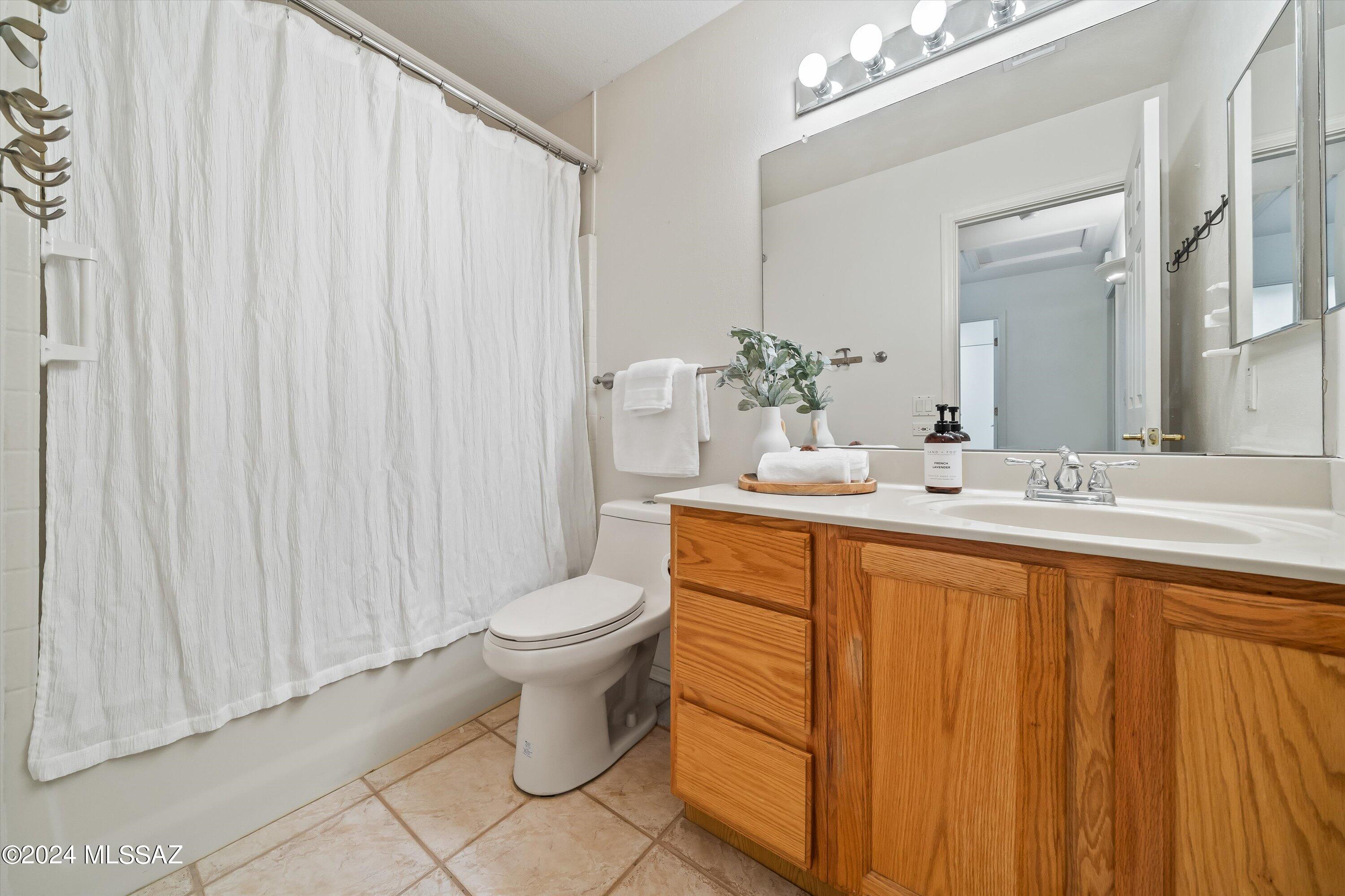 1527 W Sand Pebble Drive