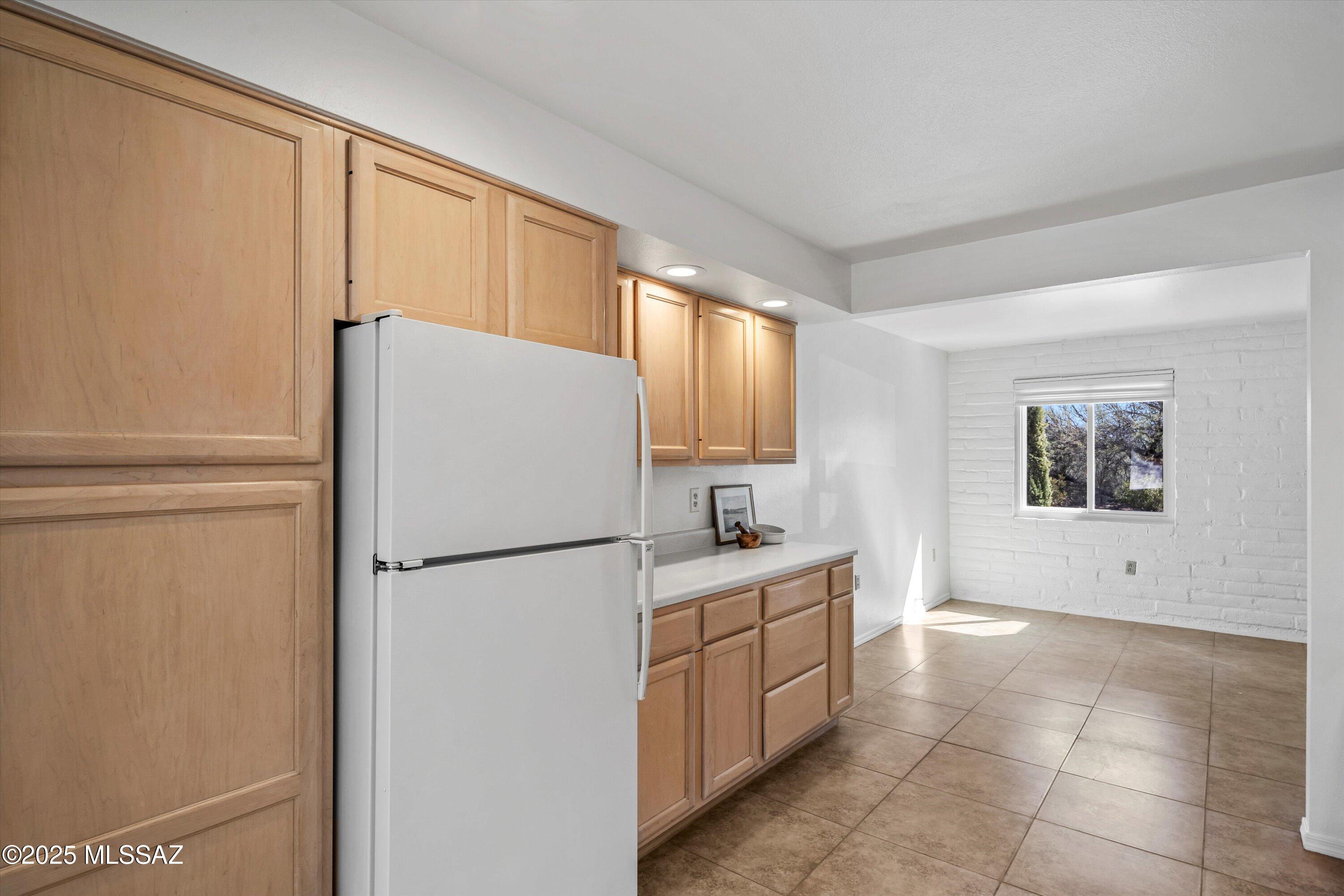 392 S Paseo Aguila Unit: UNIT D