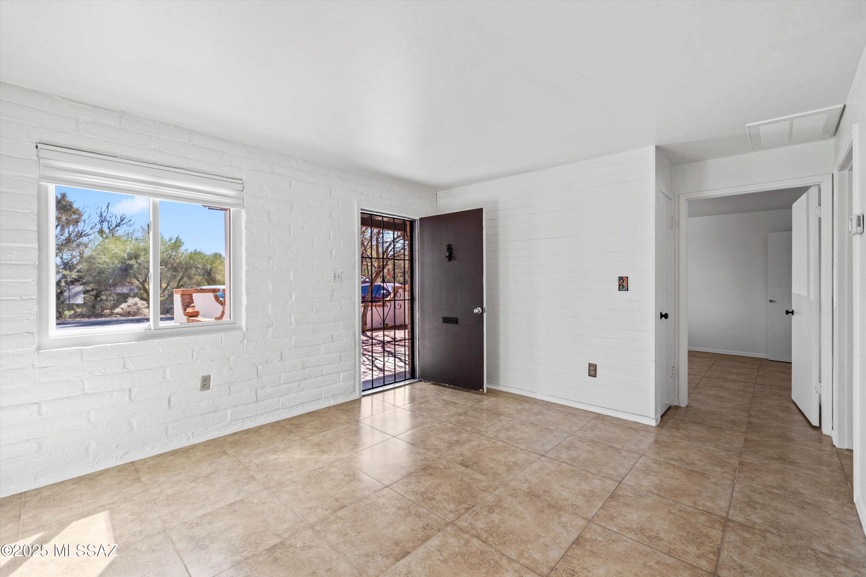 392 S Paseo Aguila Unit: UNIT D