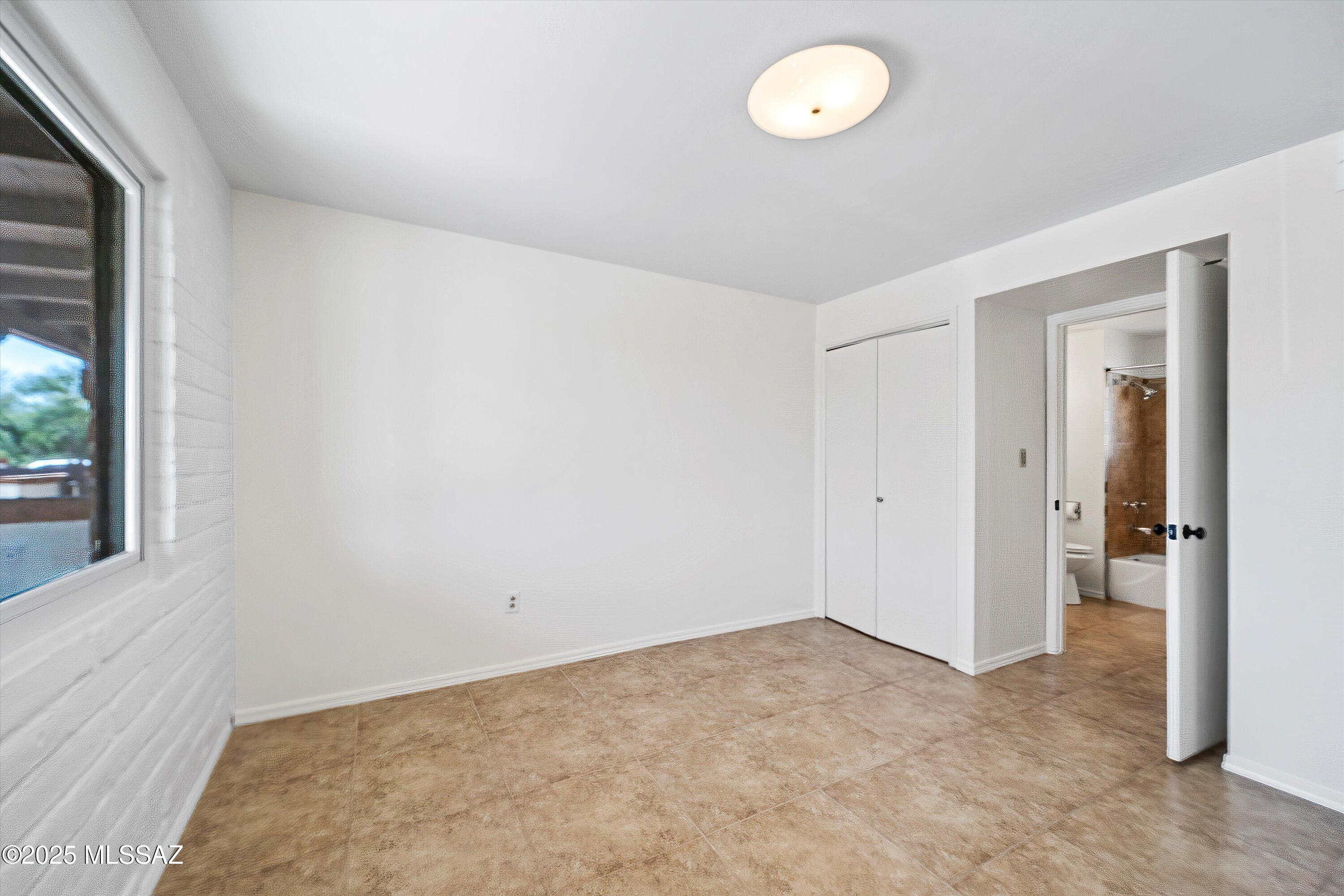 392 S Paseo Aguila Unit: UNIT D