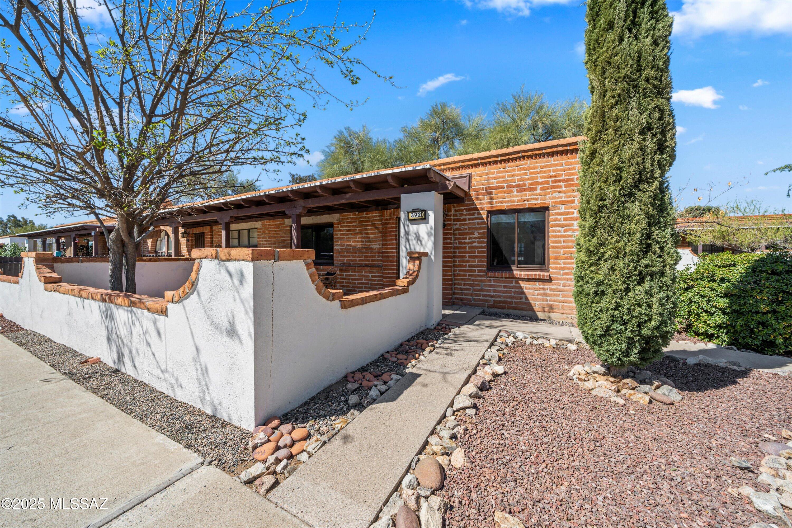 392 S Paseo Aguila Unit: UNIT D