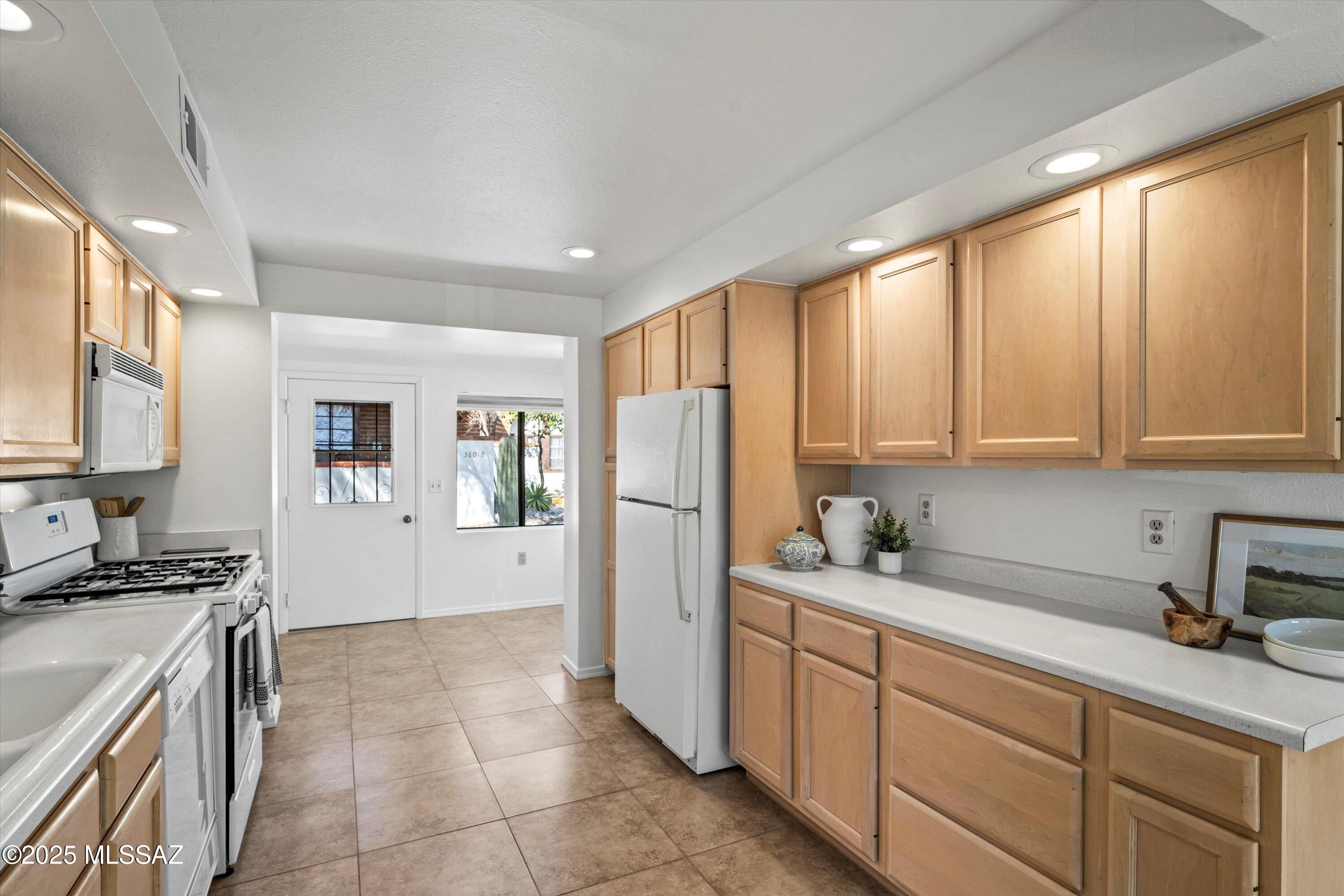 392 S Paseo Aguila Unit: UNIT D