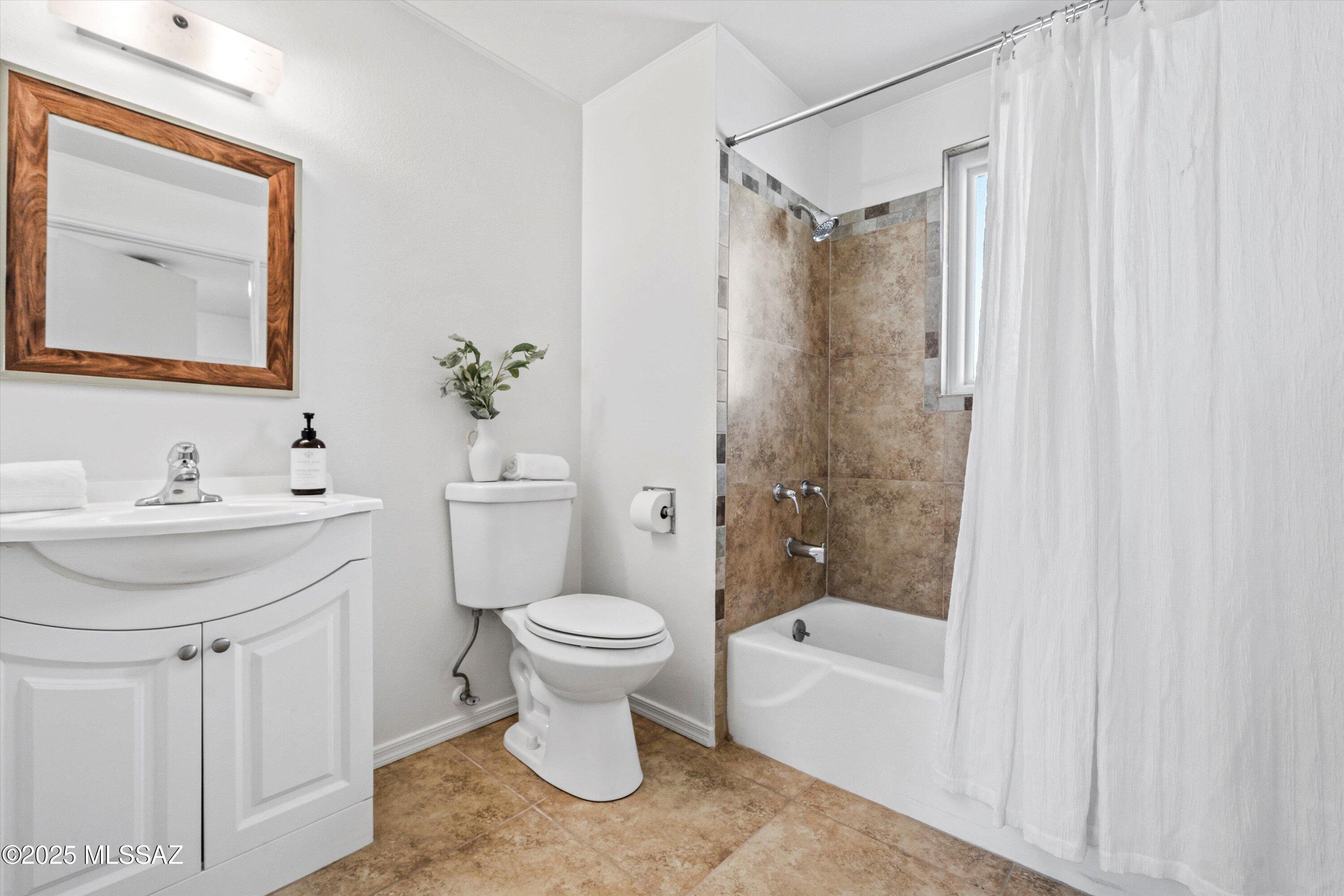 392 S Paseo Aguila Unit: UNIT D