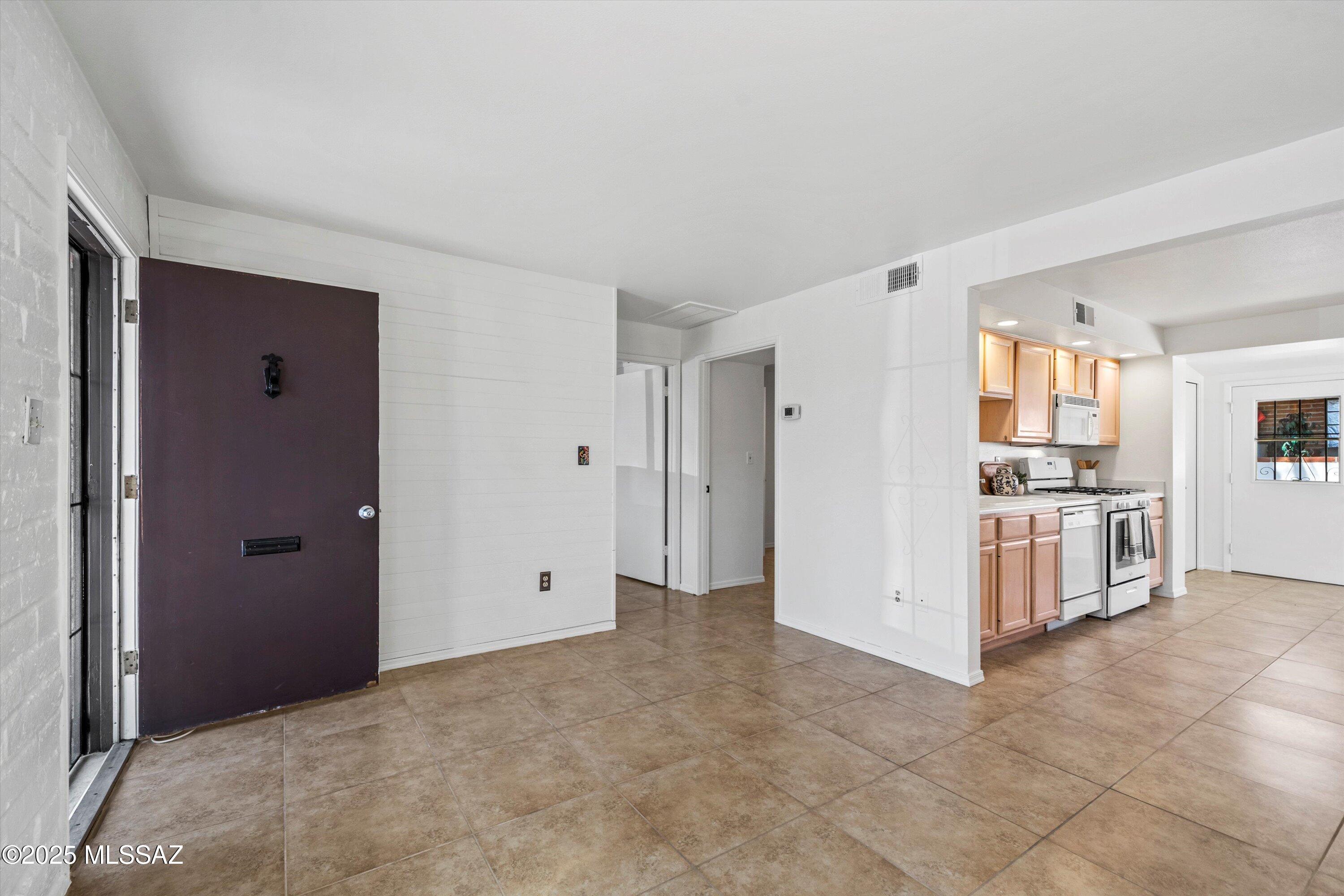 392 S Paseo Aguila Unit: UNIT D