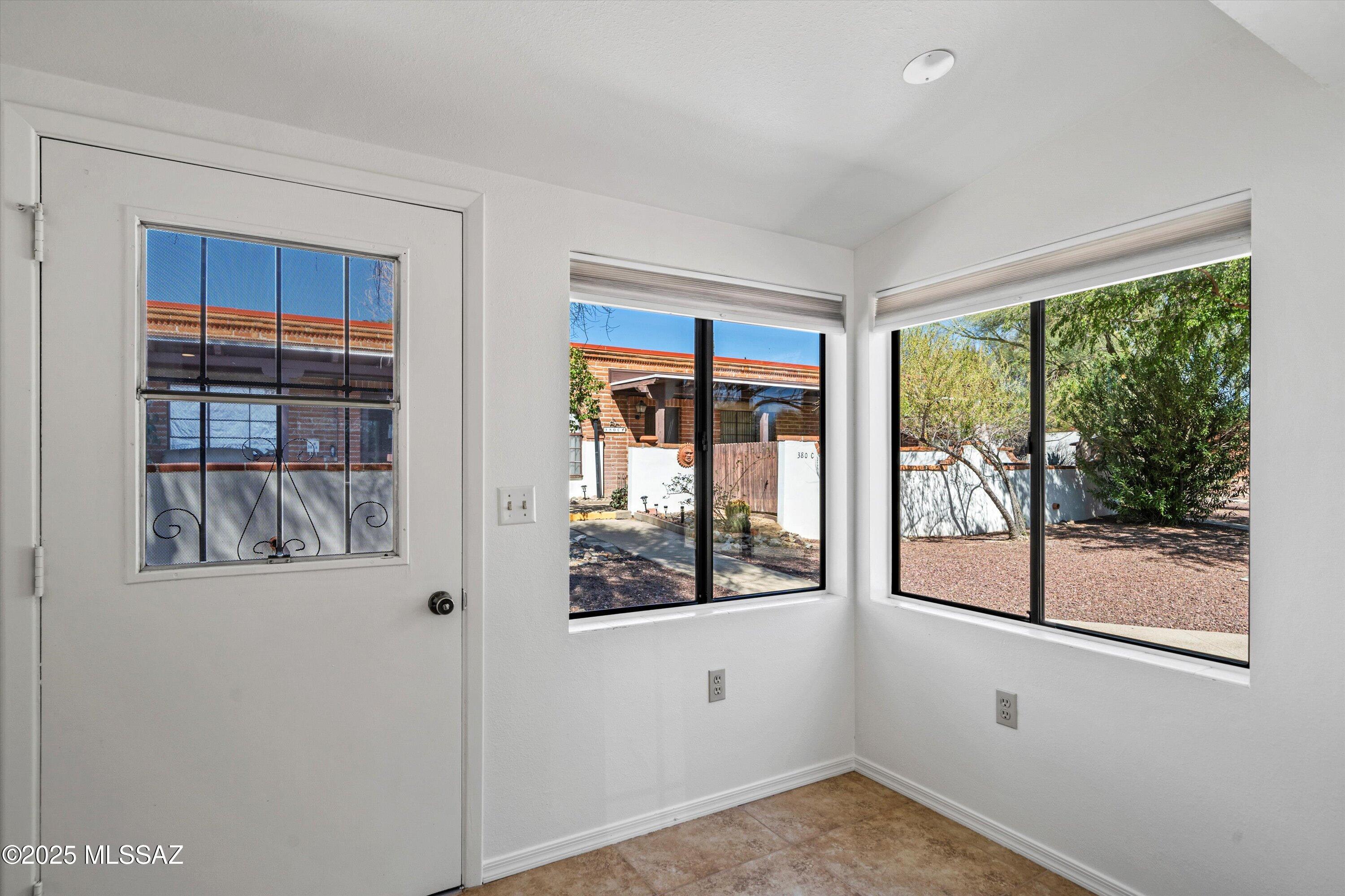 392 S Paseo Aguila Unit: UNIT D