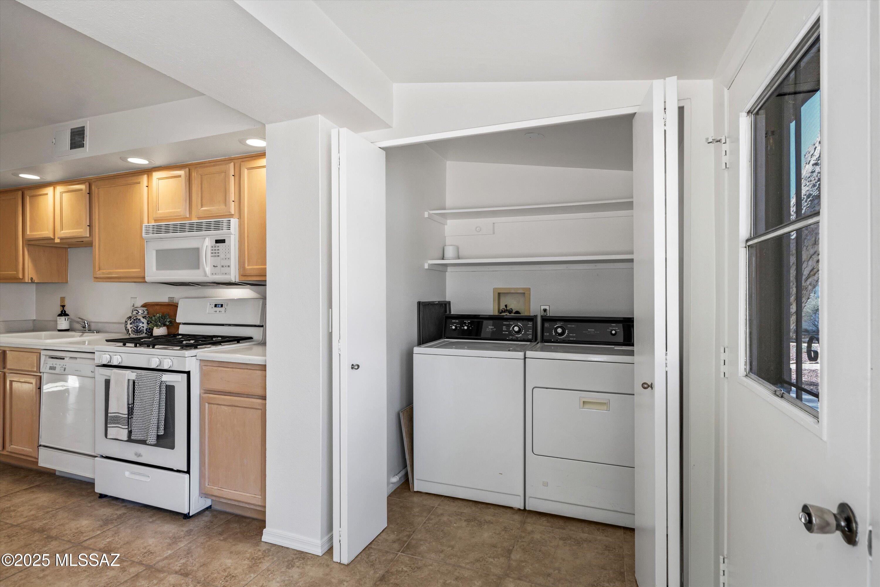 392 S Paseo Aguila Unit: UNIT D