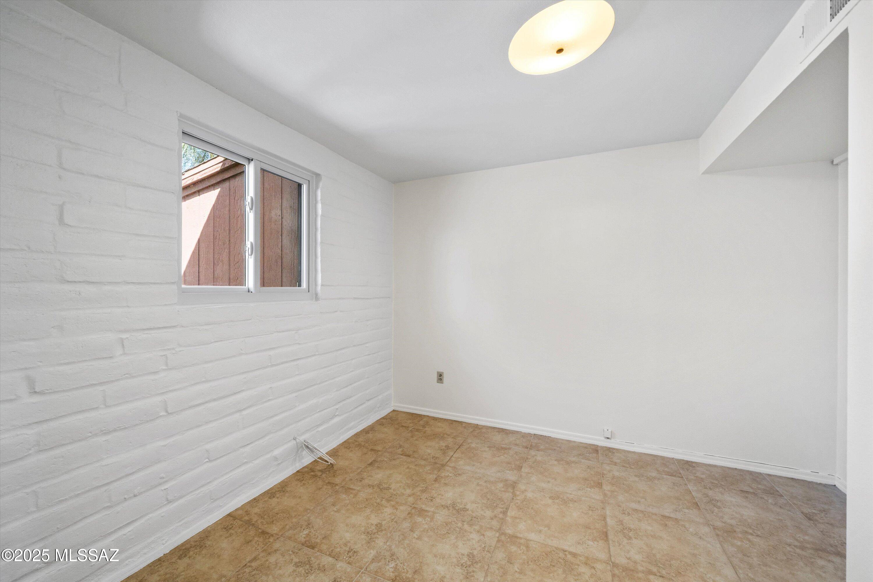 392 S Paseo Aguila Unit: UNIT D