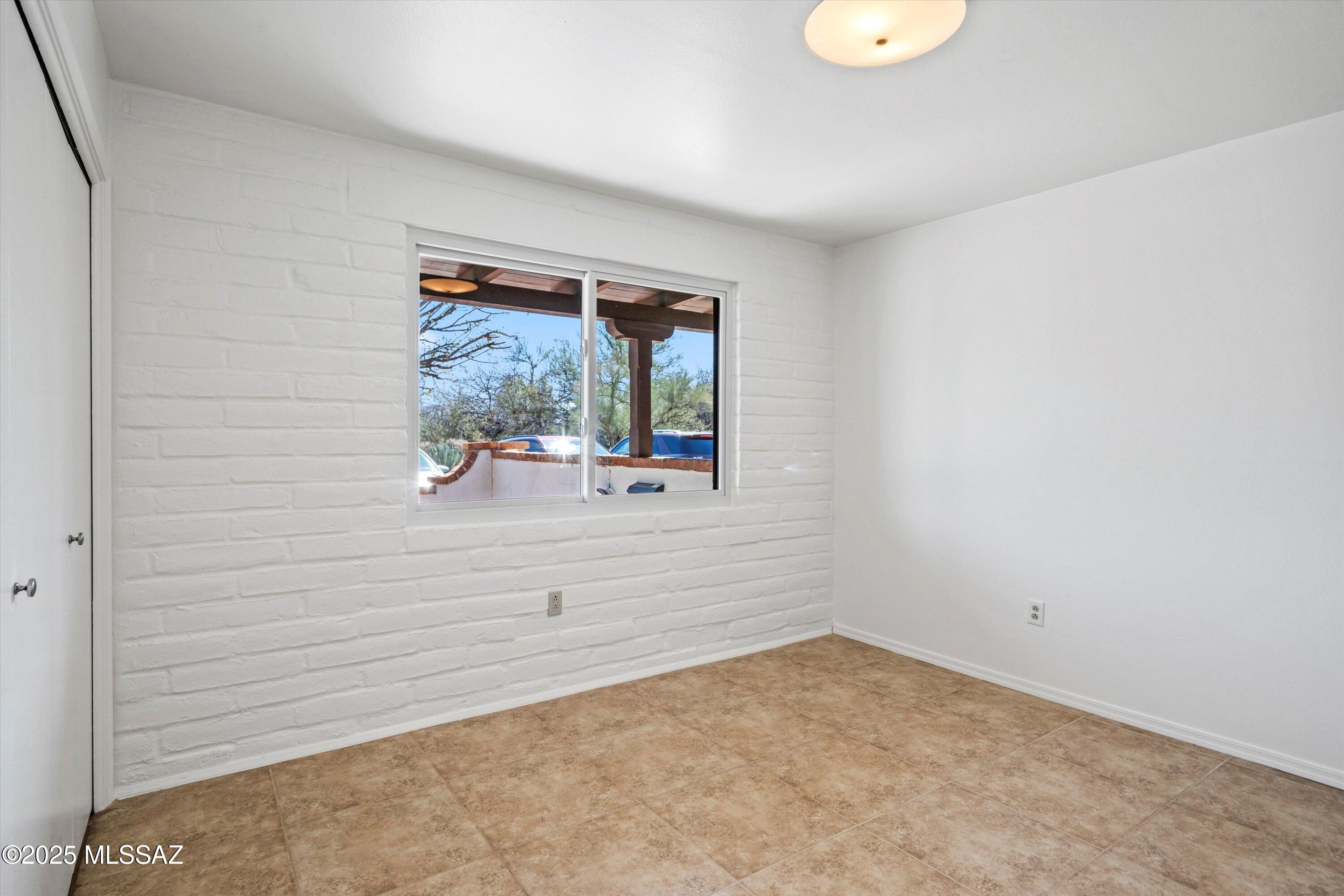 392 S Paseo Aguila Unit: UNIT D