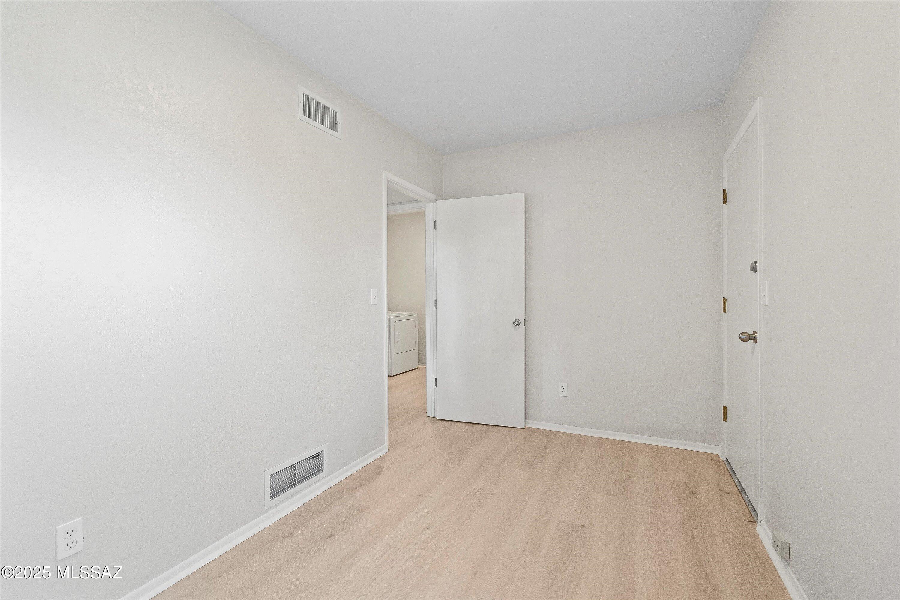 9422 E Barrudean Hills Street