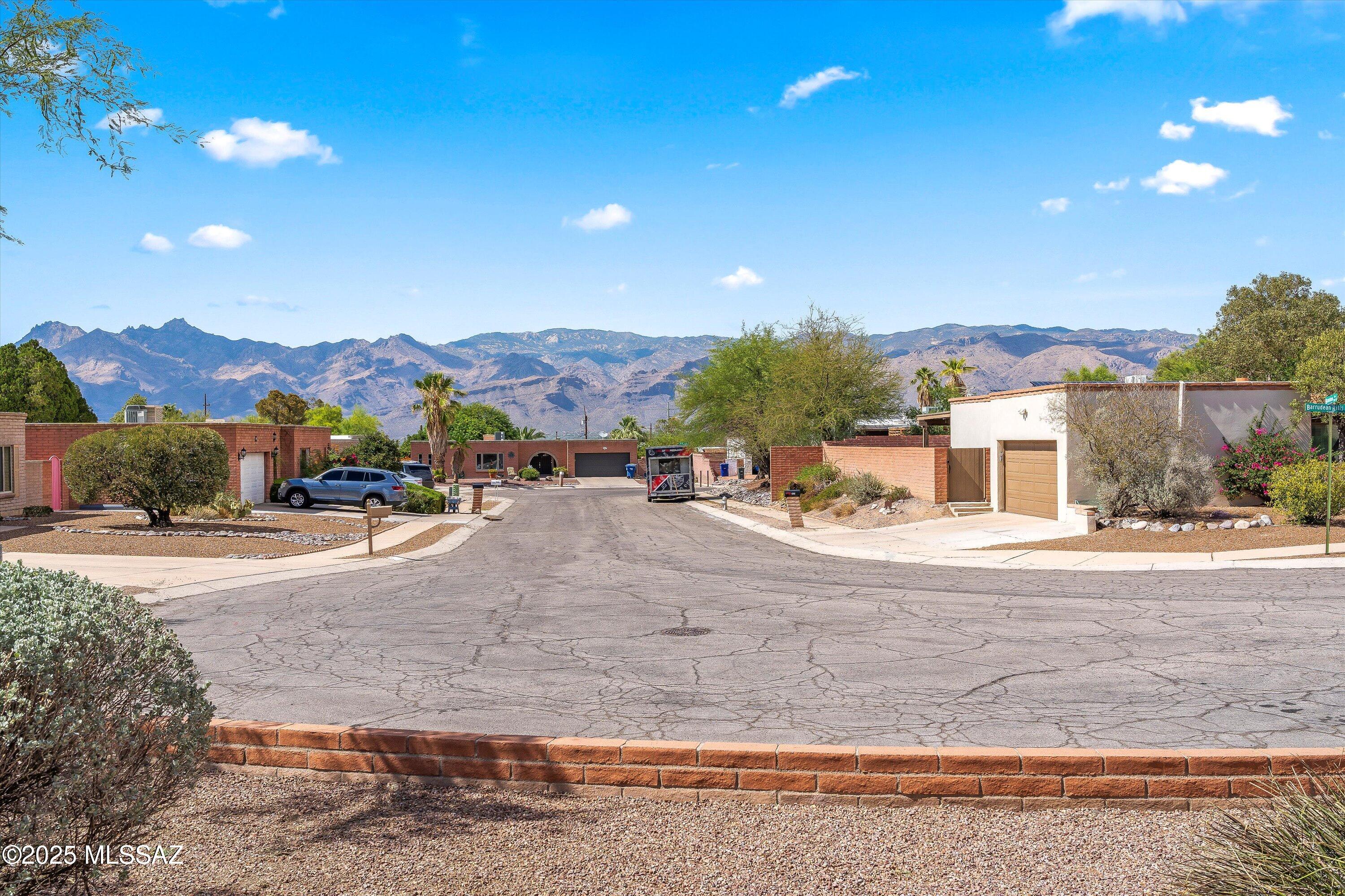 9422 E Barrudean Hills Street