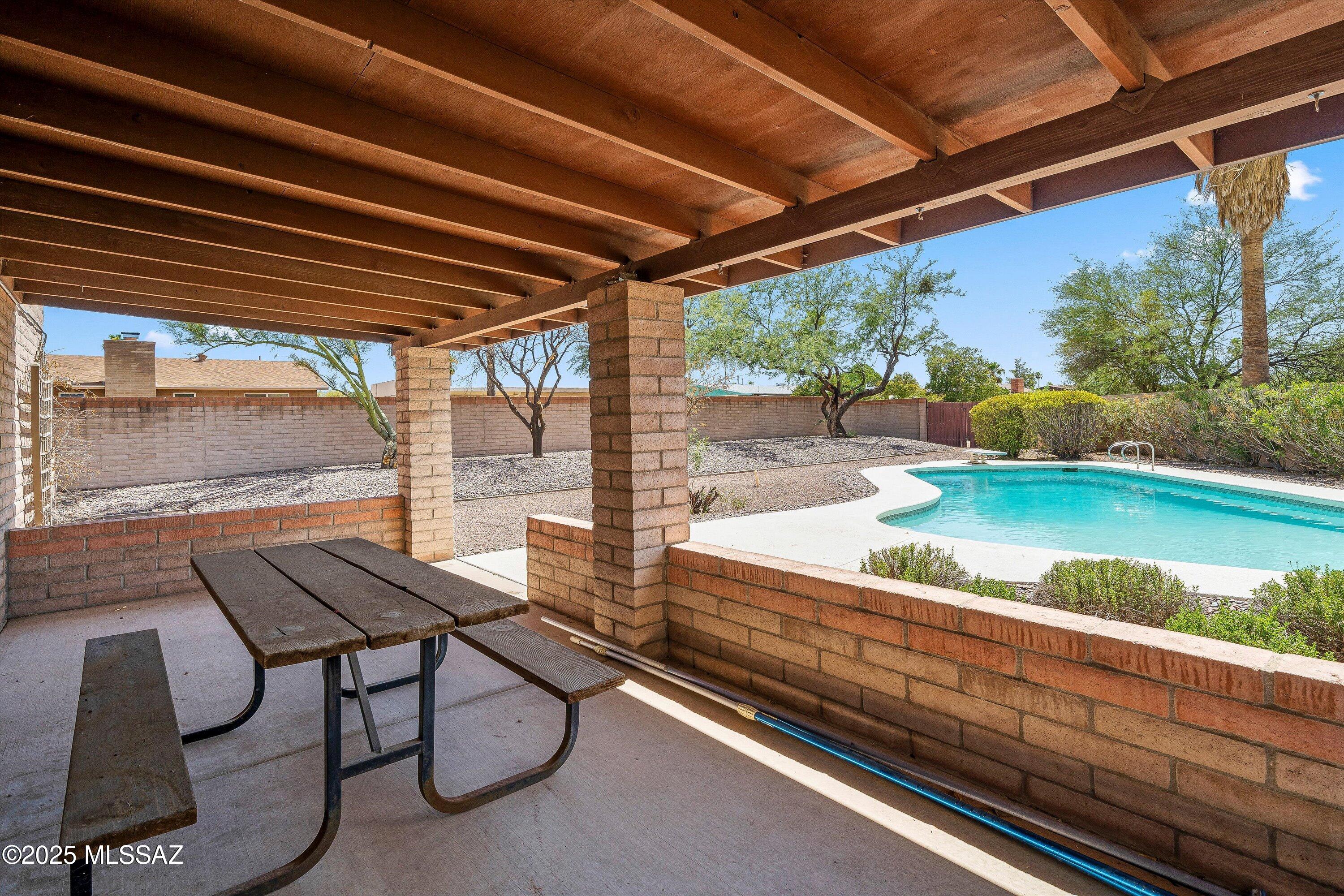 9422 E Barrudean Hills Street