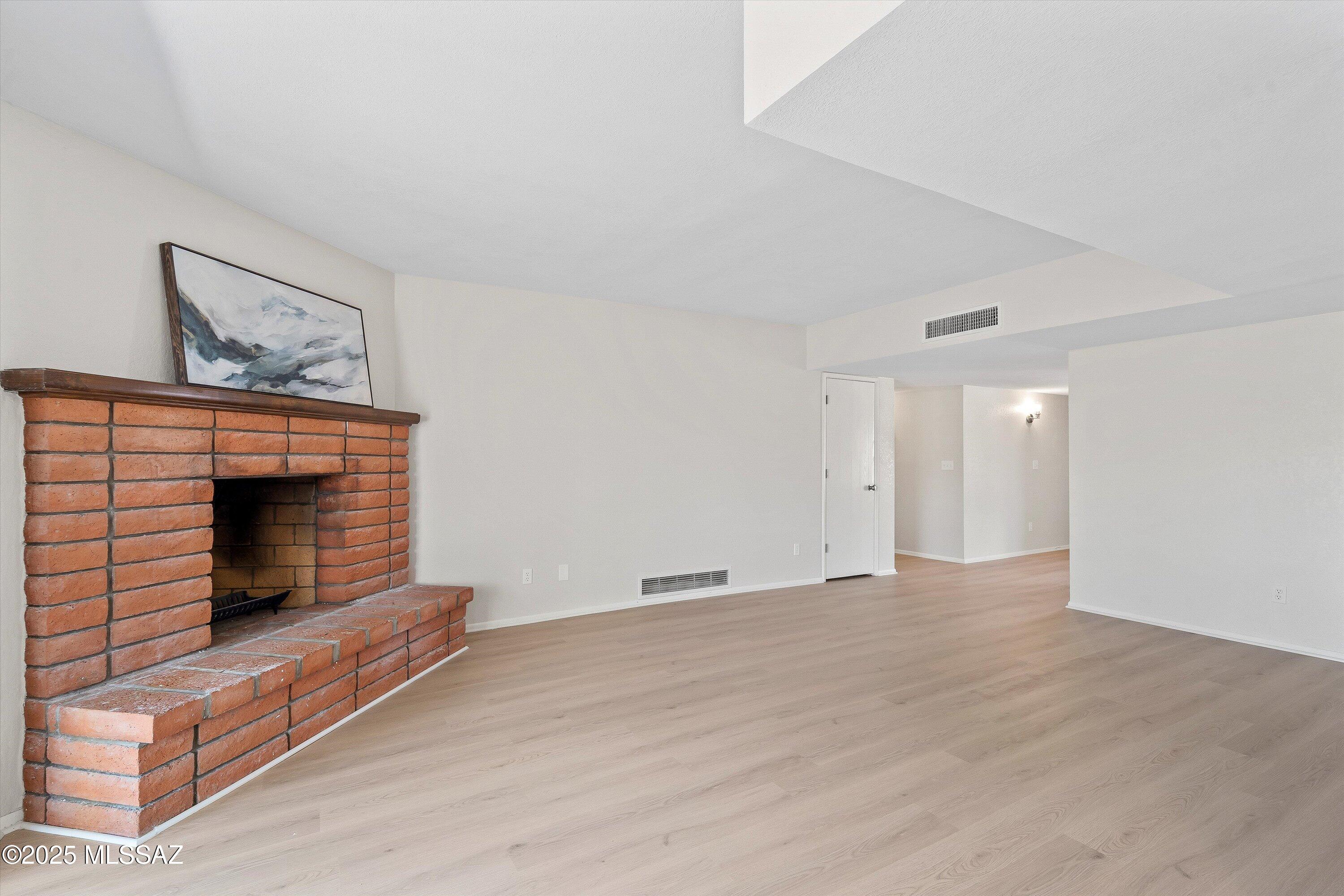 9422 E Barrudean Hills Street