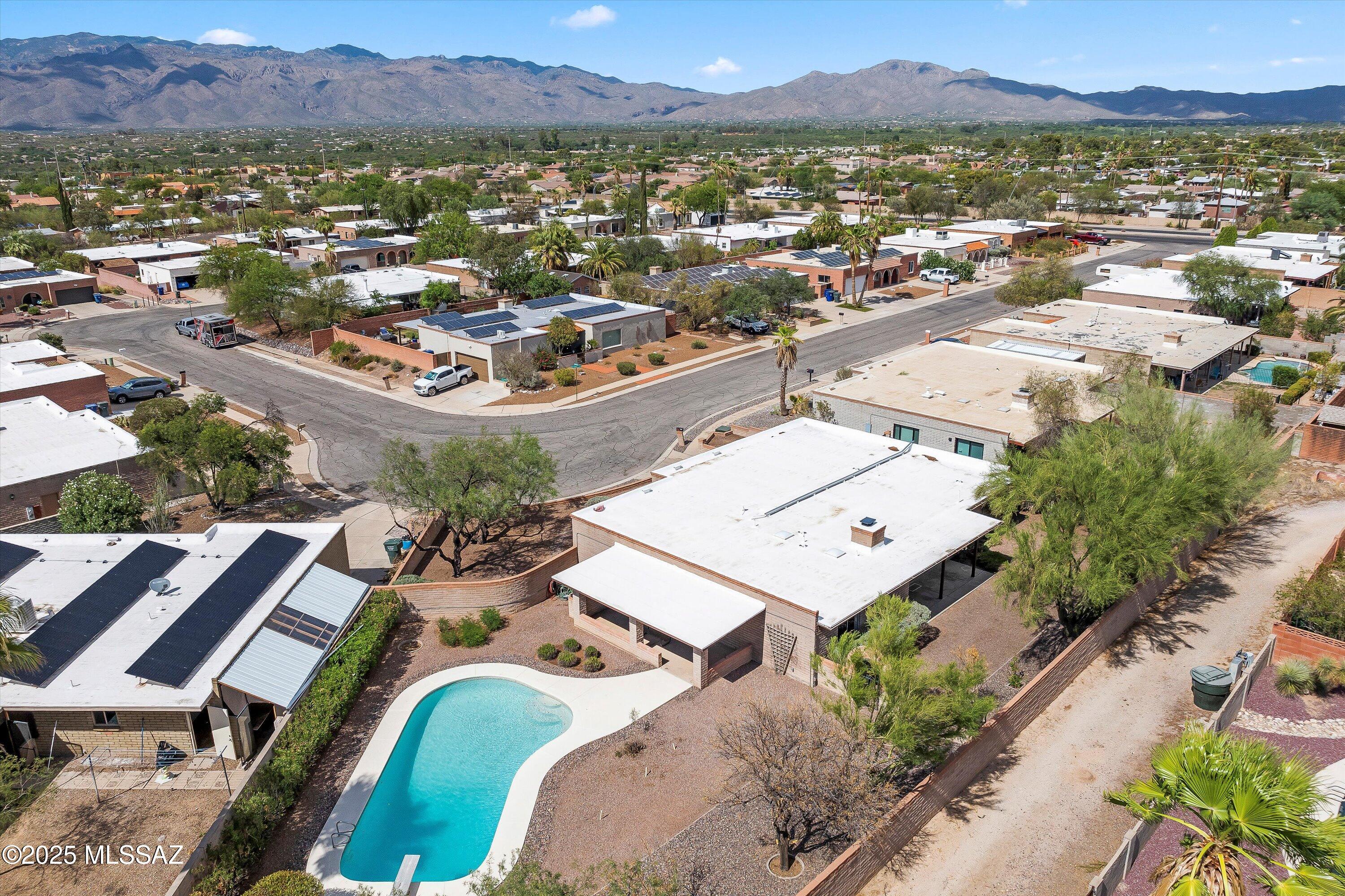 9422 E Barrudean Hills Street